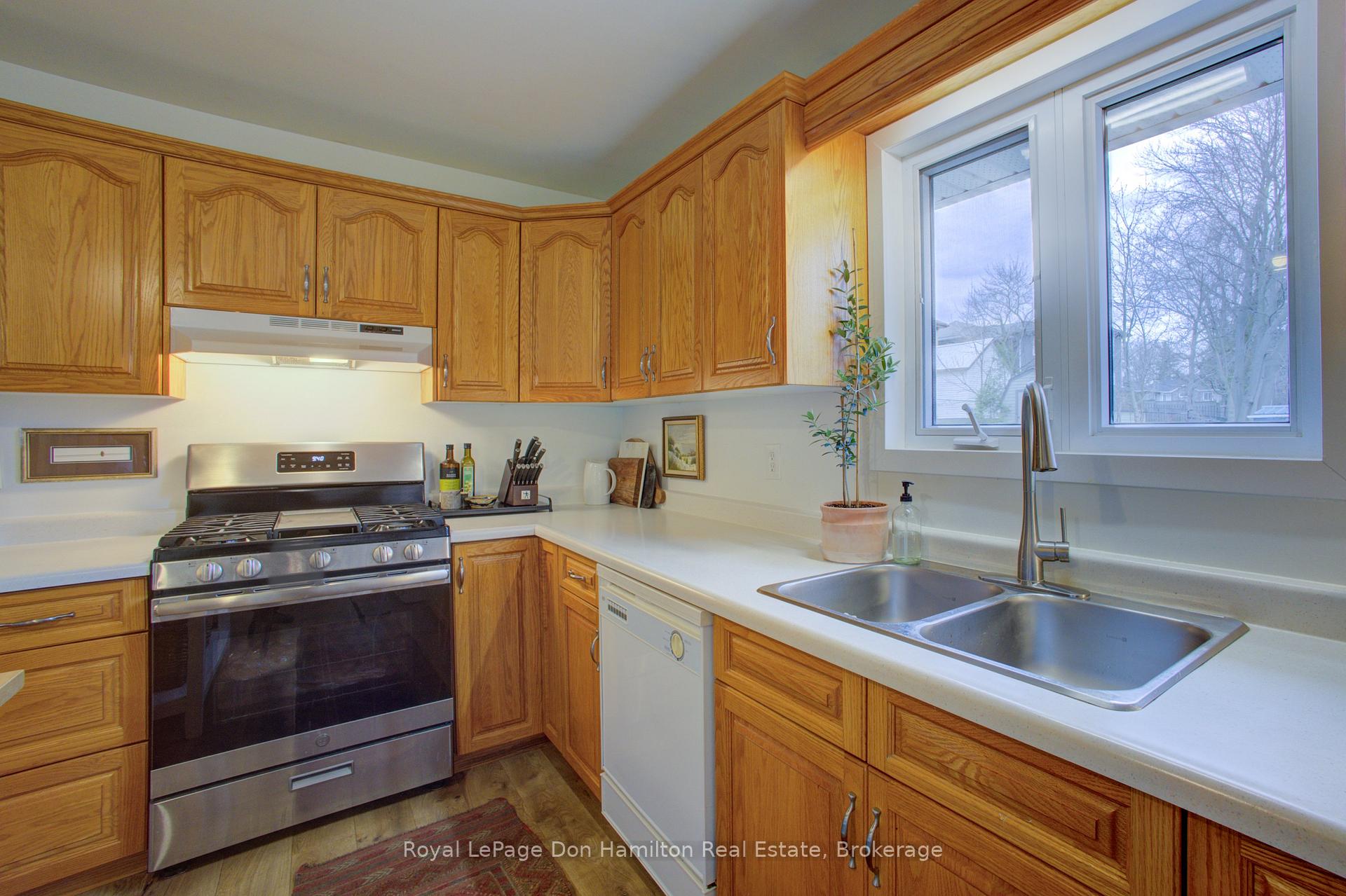 Photo 14 of 139 Queen Street E, North Perth, Listowel — HOMEH