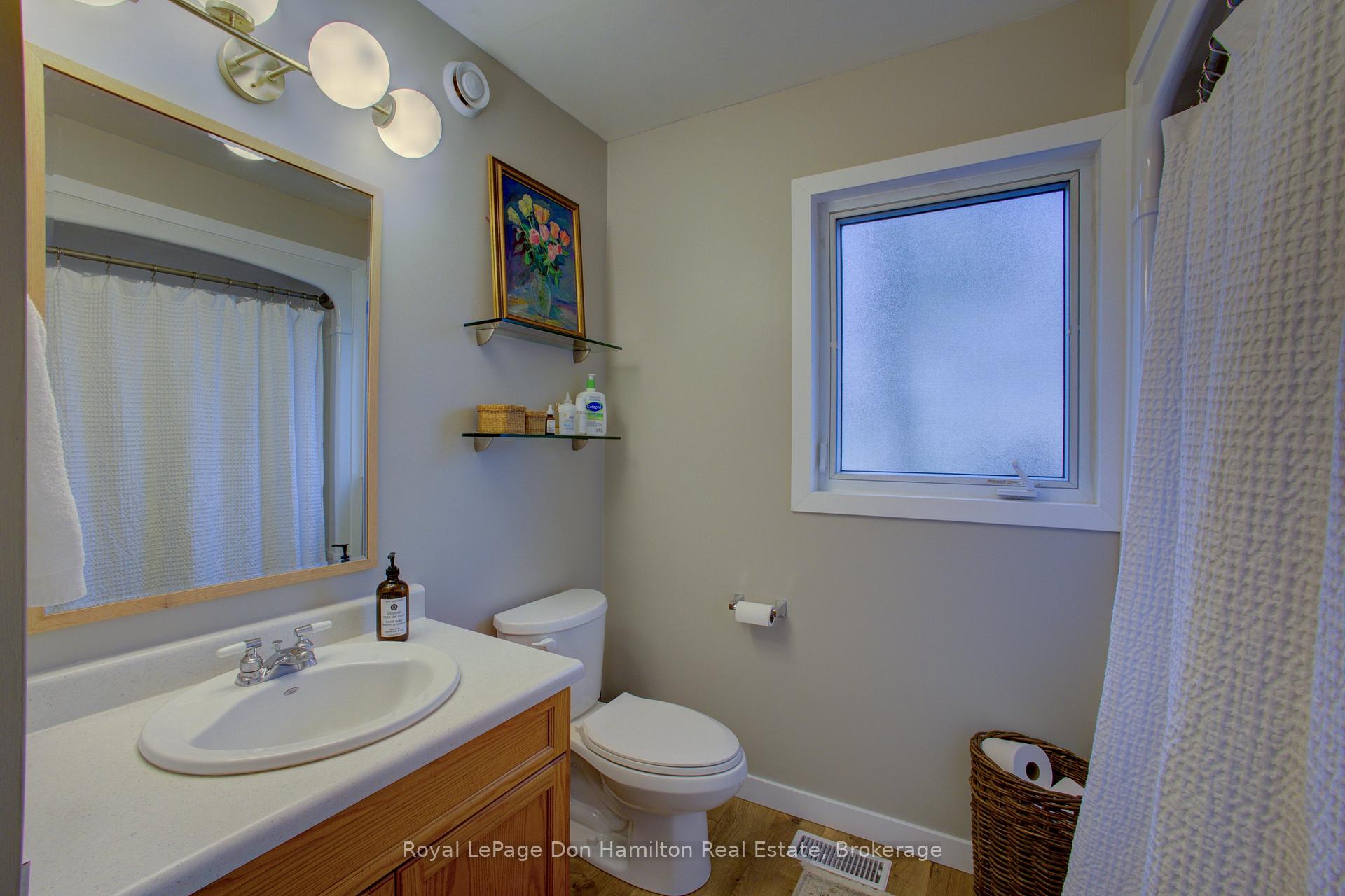 Photo 20 of 139 Queen Street E, North Perth, Listowel — HOMEH