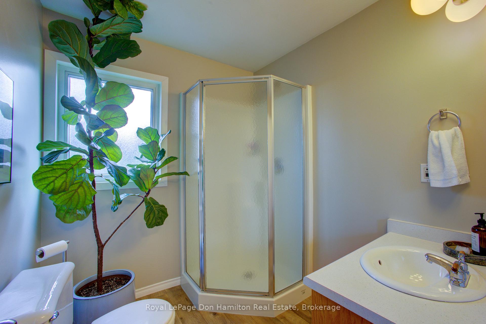 Photo 23 of 139 Queen Street E, North Perth, Listowel — HOMEH