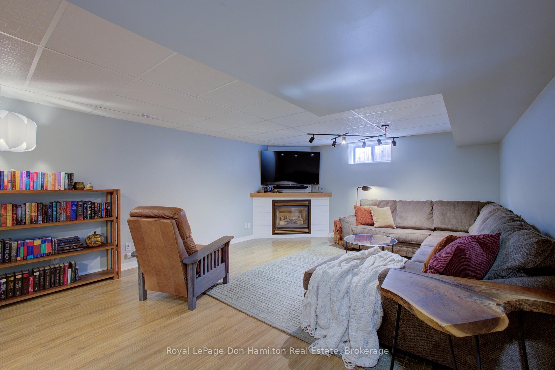 Photo 26 of 139 Queen Street E, North Perth, Listowel — HOMEH