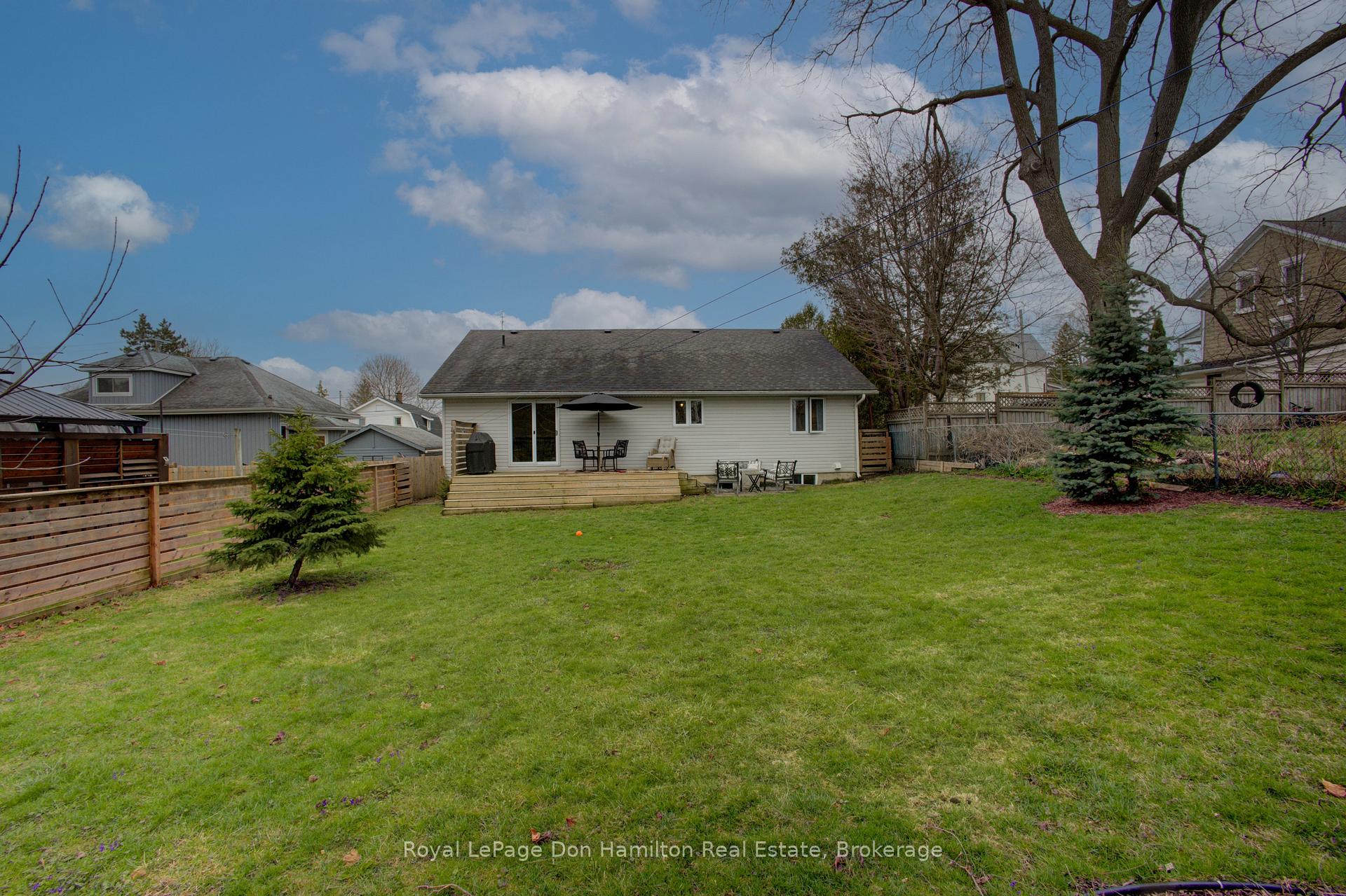 Photo 35 of 139 Queen Street E, North Perth, Listowel — HOMEH