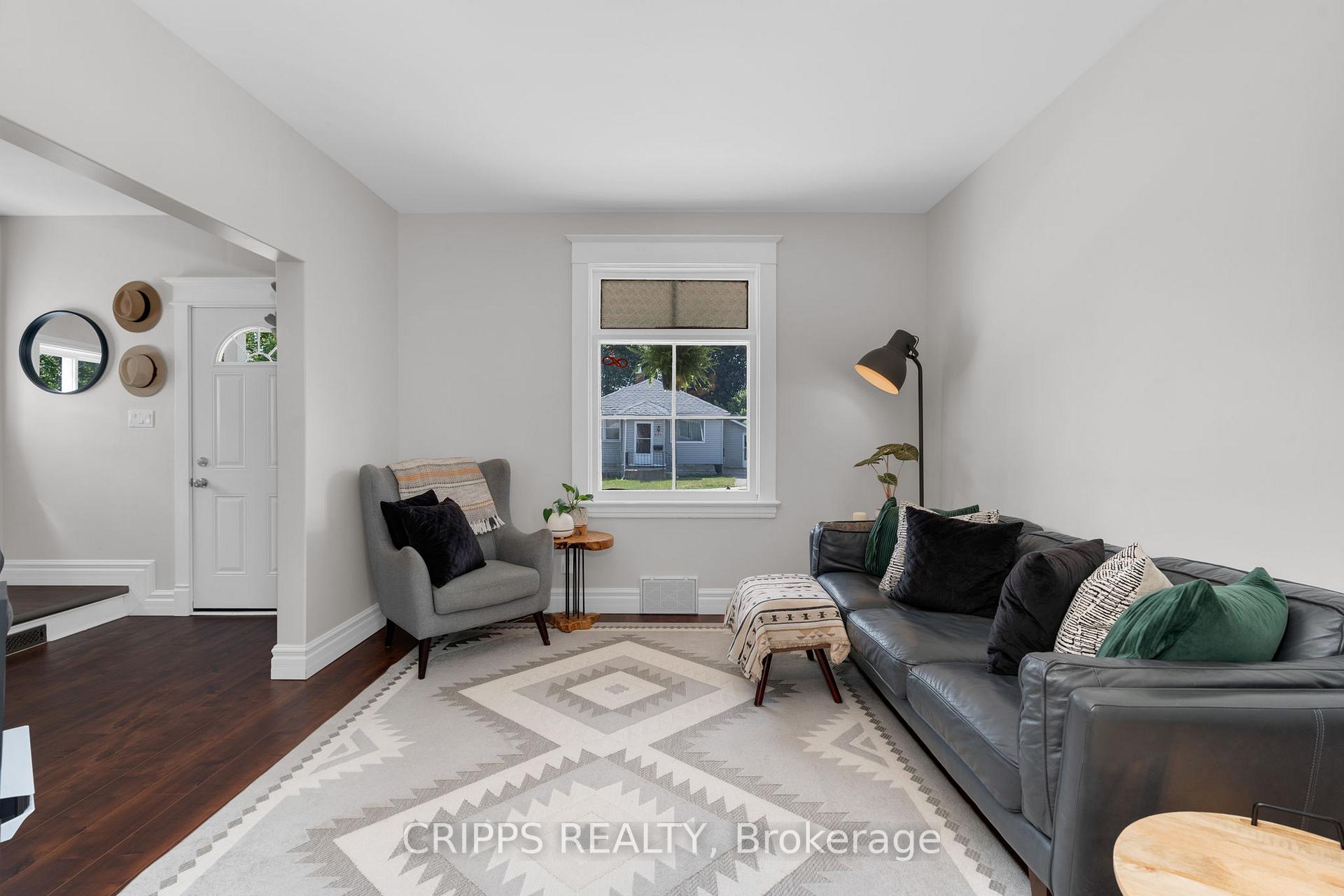 Photo 9 of 268 John Street N, Orillia — HOMEH