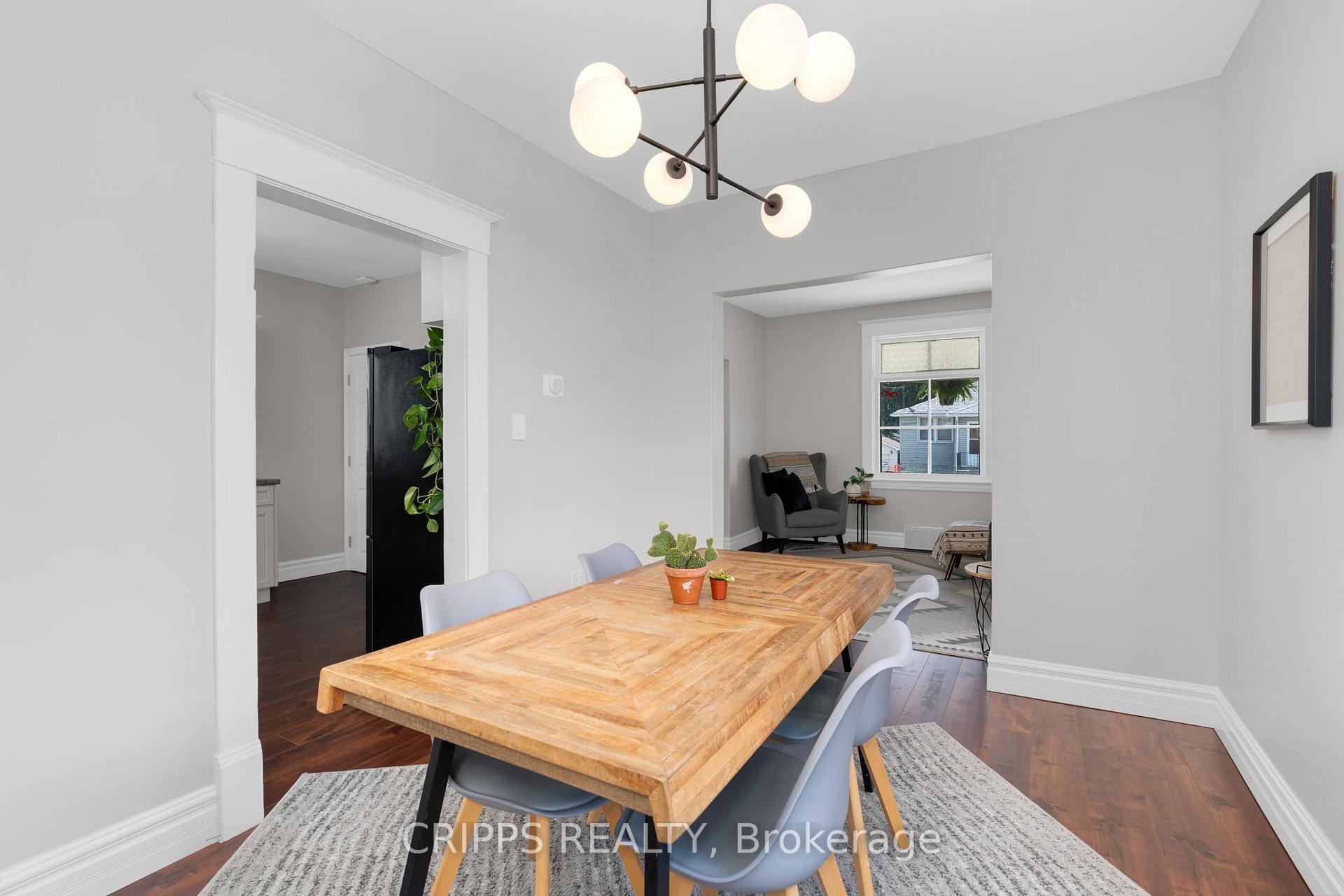 Photo 11 of 268 John Street N, Orillia — HOMEH