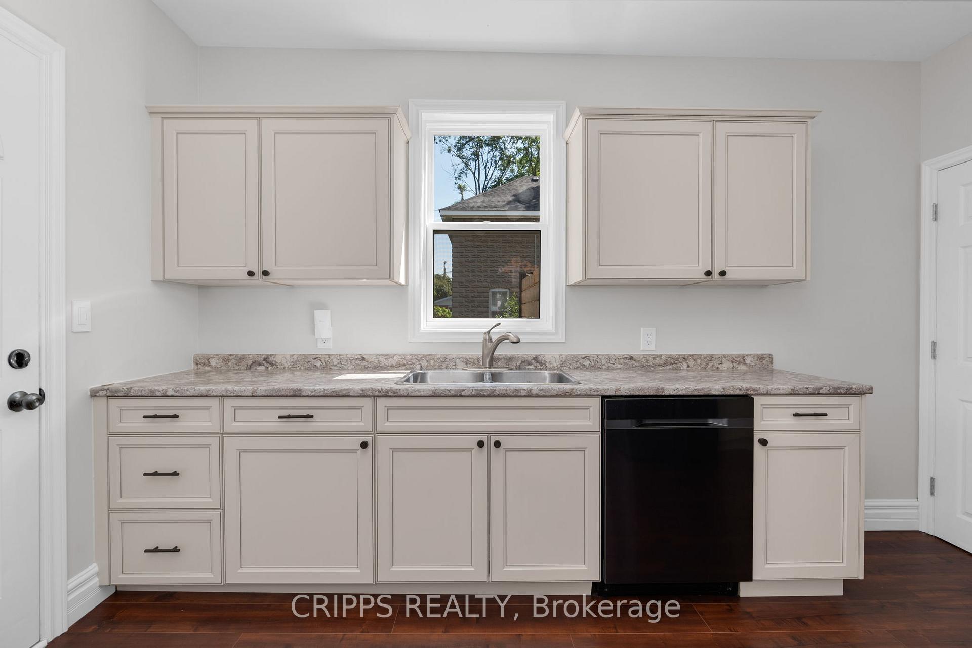 Photo 12 of 268 John Street N, Orillia — HOMEH