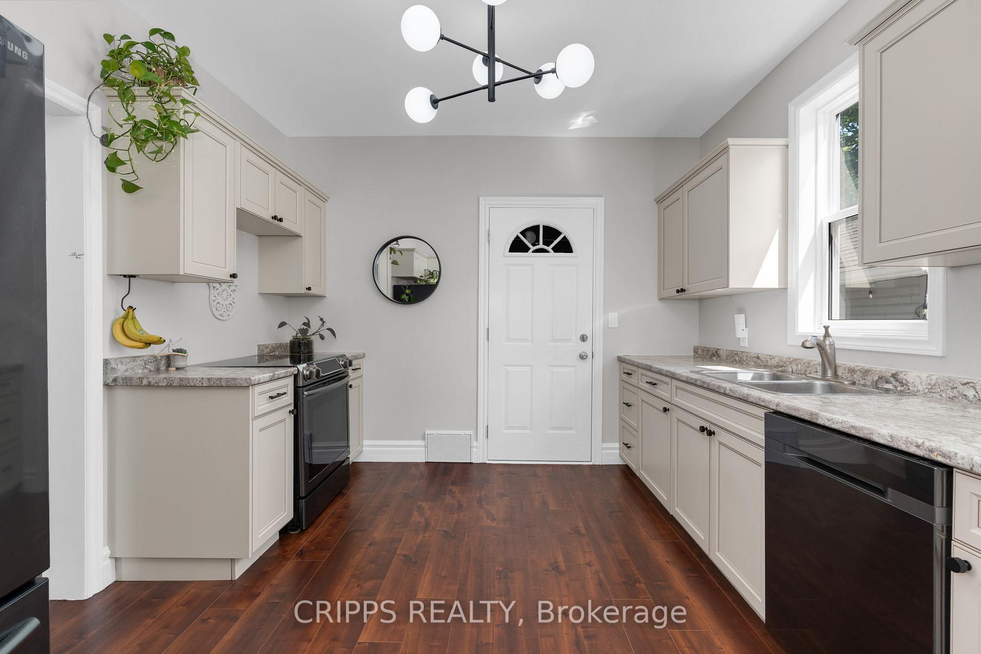 Photo 13 of 268 John Street N, Orillia — HOMEH