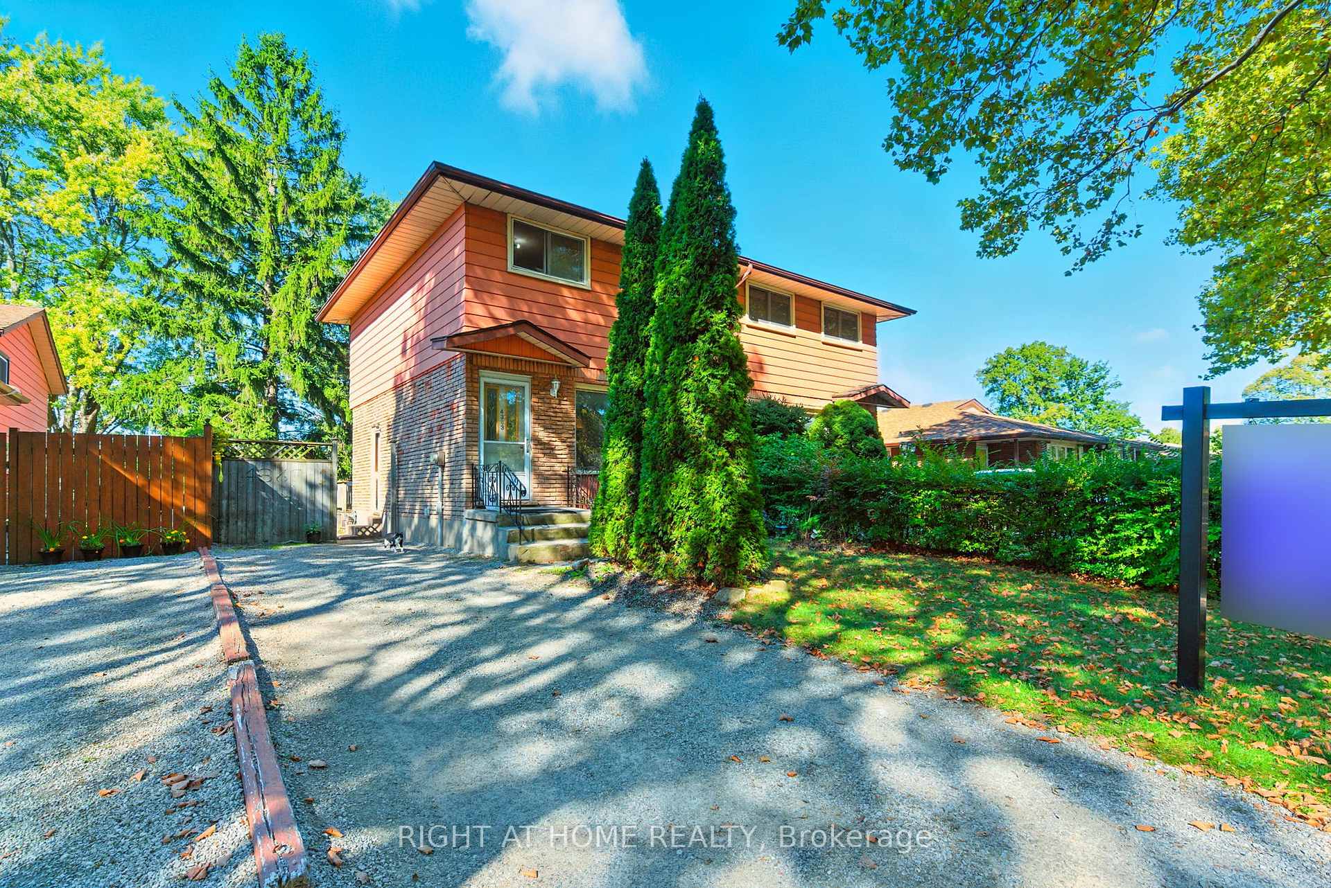Front of 4363 Meadowvale Drive