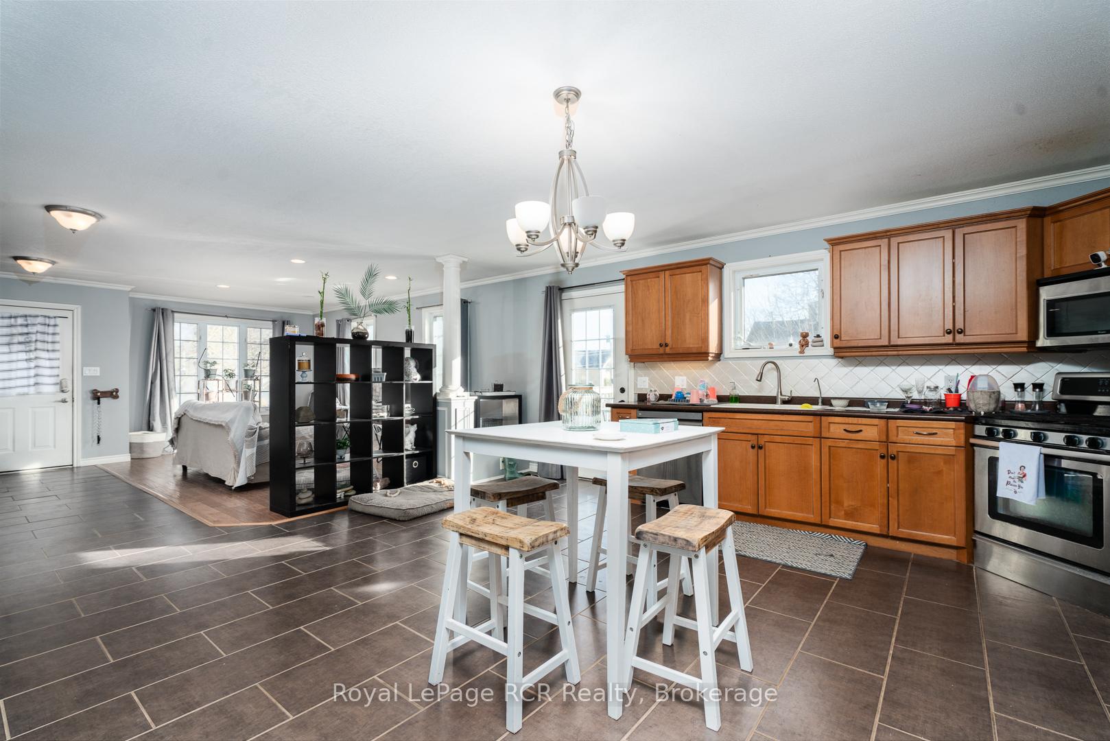 Photo 8 of 625 Wallace Avenue S, North Perth, Listowel — HOMEH