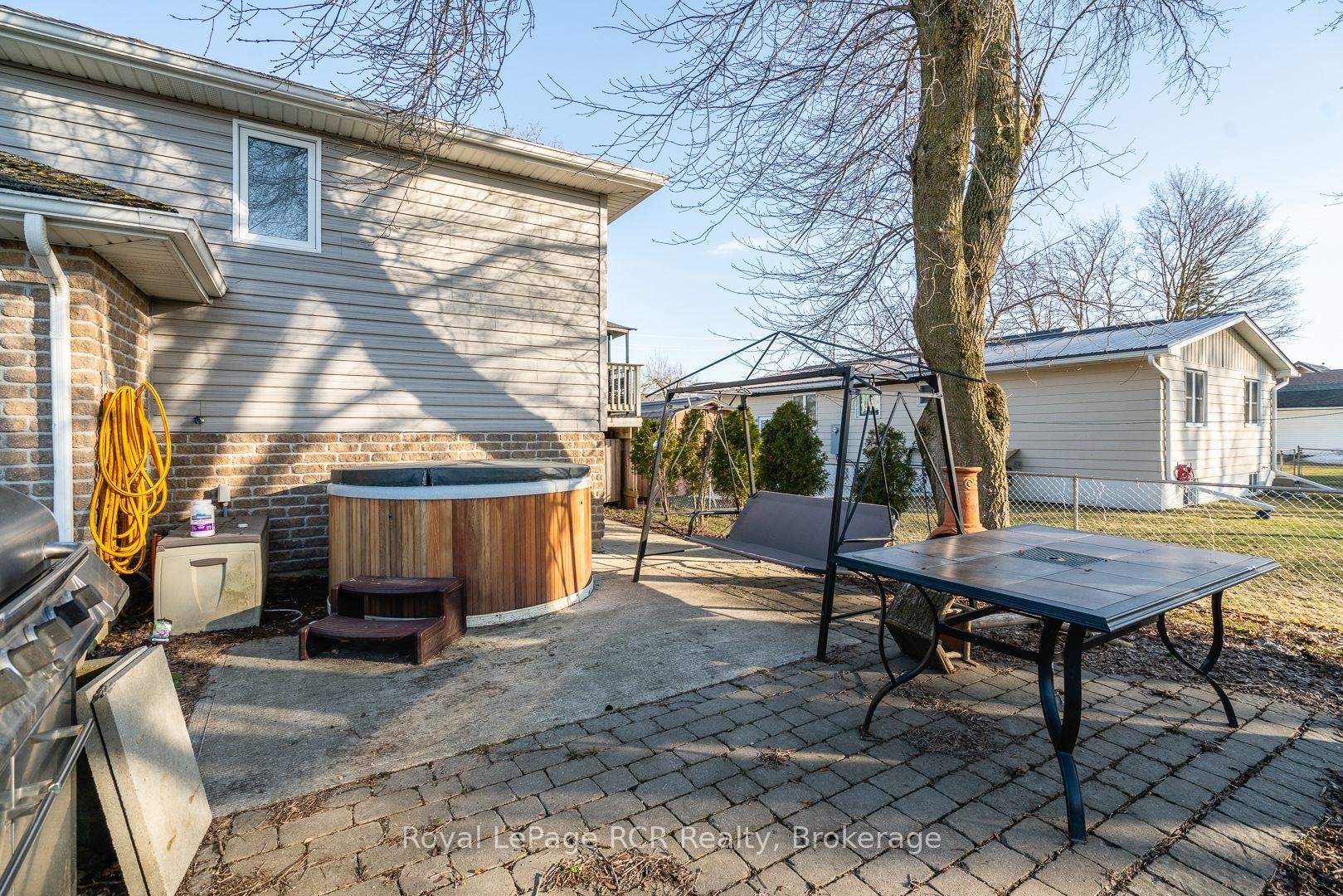 Photo 30 of 625 Wallace Avenue S, North Perth, Listowel — HOMEH