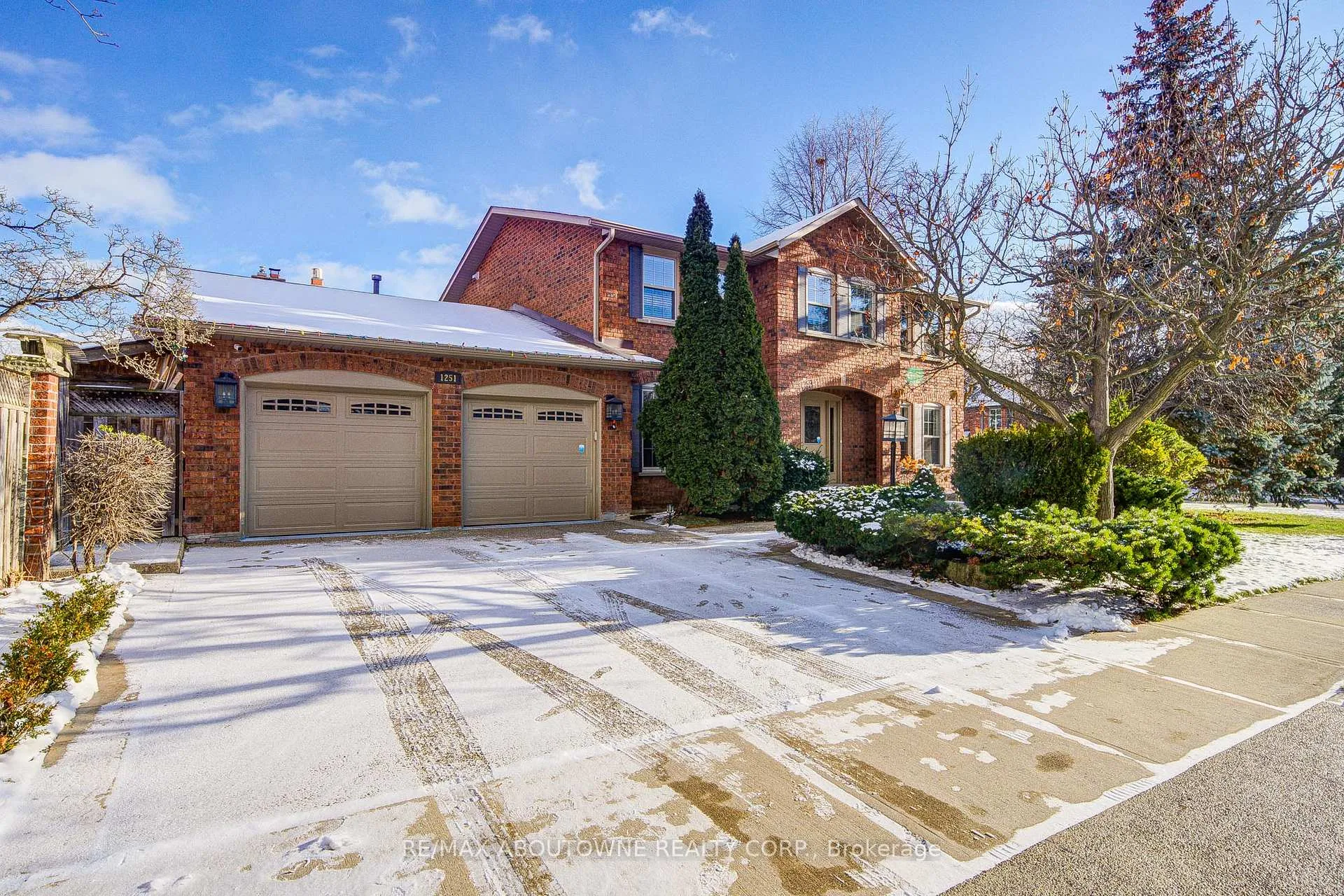 Photo 2 of 1251 Old Colony Road, Oakville, Glen Abbey — HOMEH