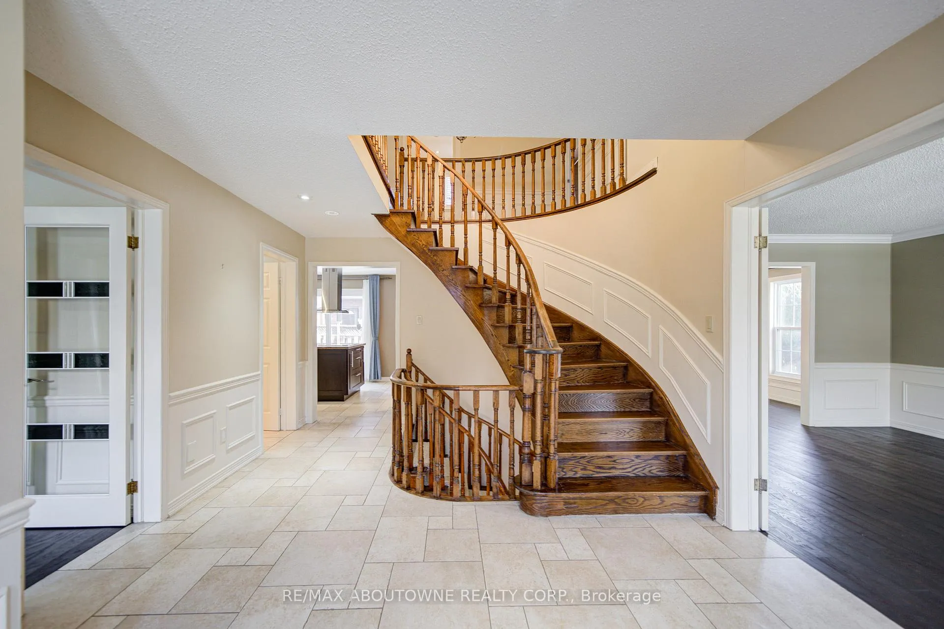 Photo 7 of 1251 Old Colony Road, Oakville, Glen Abbey — HOMEH