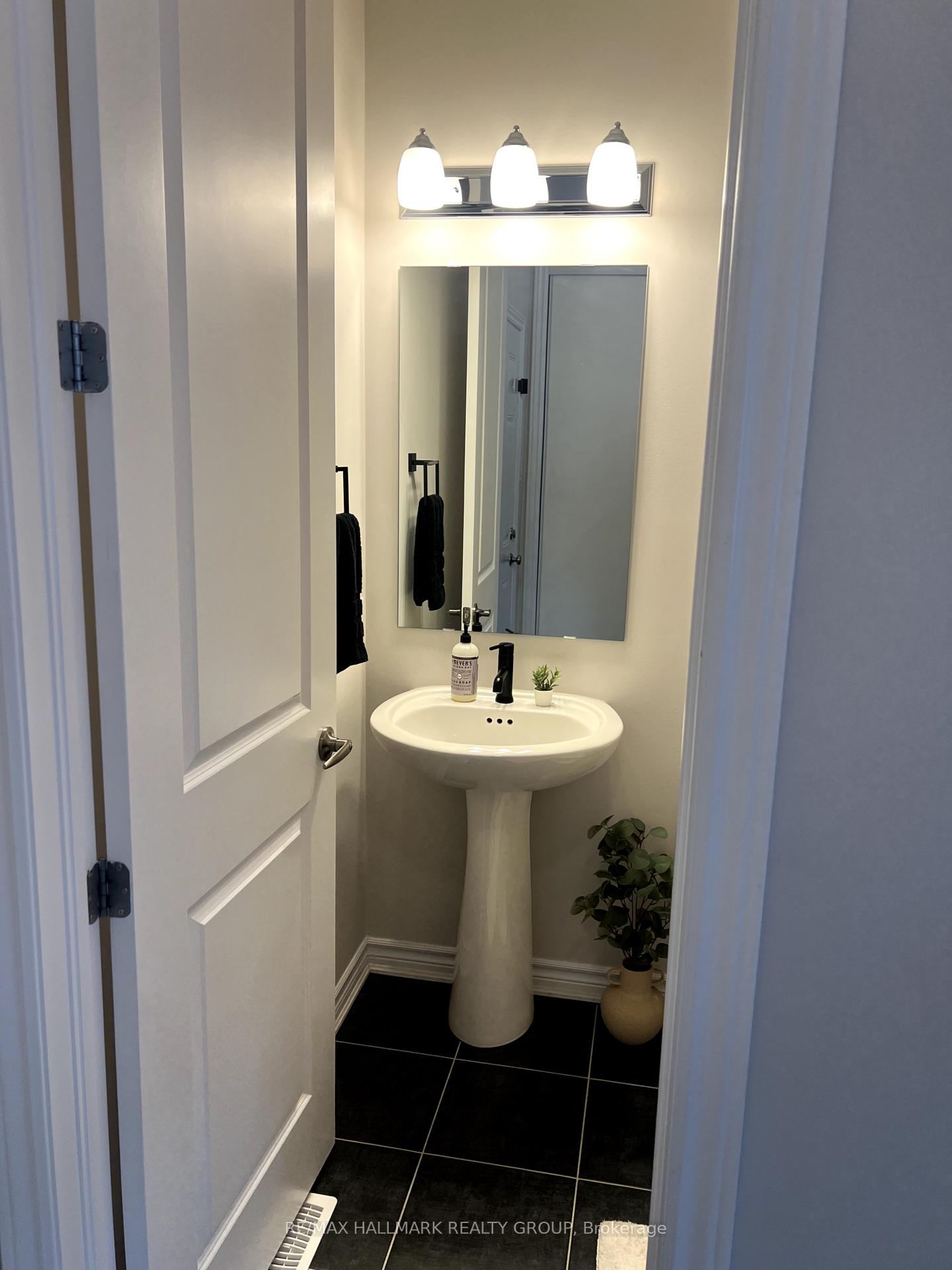 Photo 8 of 701 Vennecy Terrace E, Ottawa, Chapel Hill South - Orleans Village — HOMEH