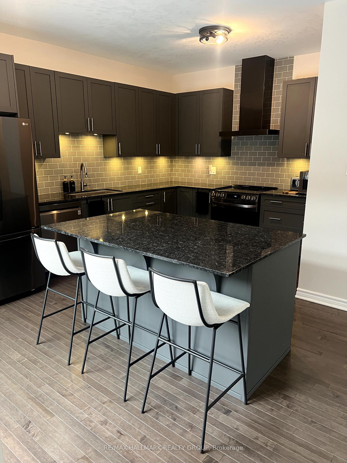 Photo 11 of 701 Vennecy Terrace E, Ottawa, Chapel Hill South - Orleans Village — HOMEH