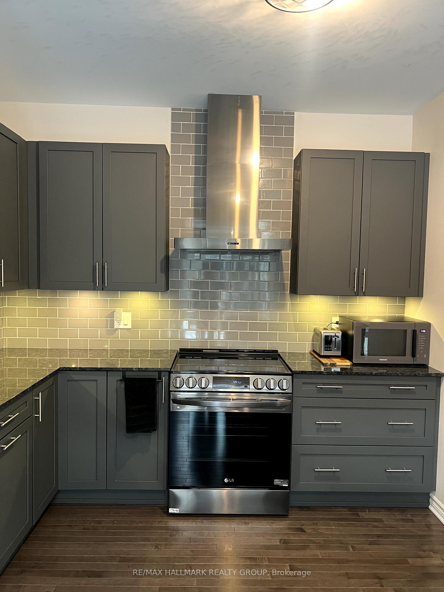Photo 13 of 701 Vennecy Terrace E, Ottawa, Chapel Hill South - Orleans Village — HOMEH