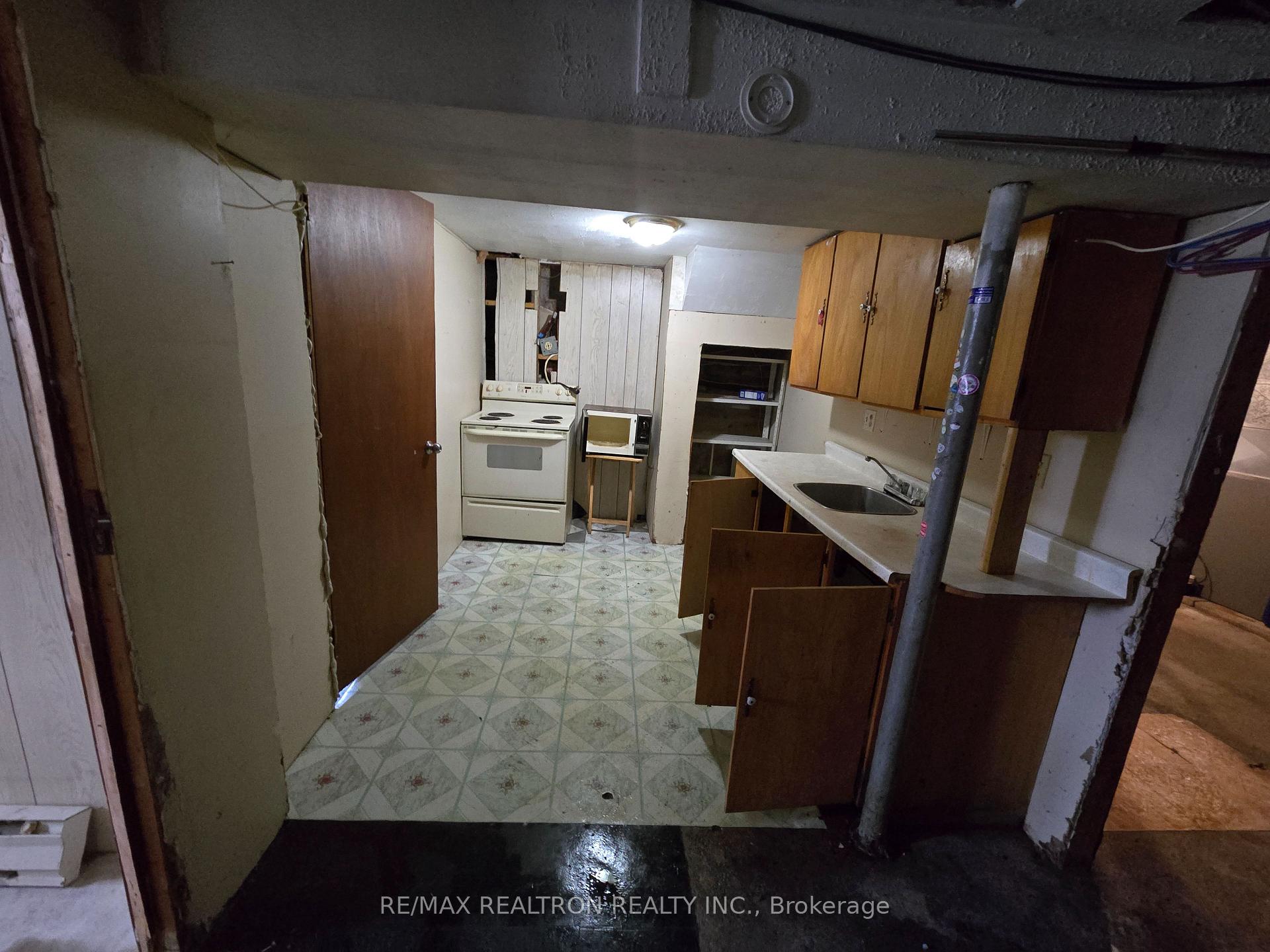 Photo 9 of 81 Dufferin Street, Orillia — HOMEH
