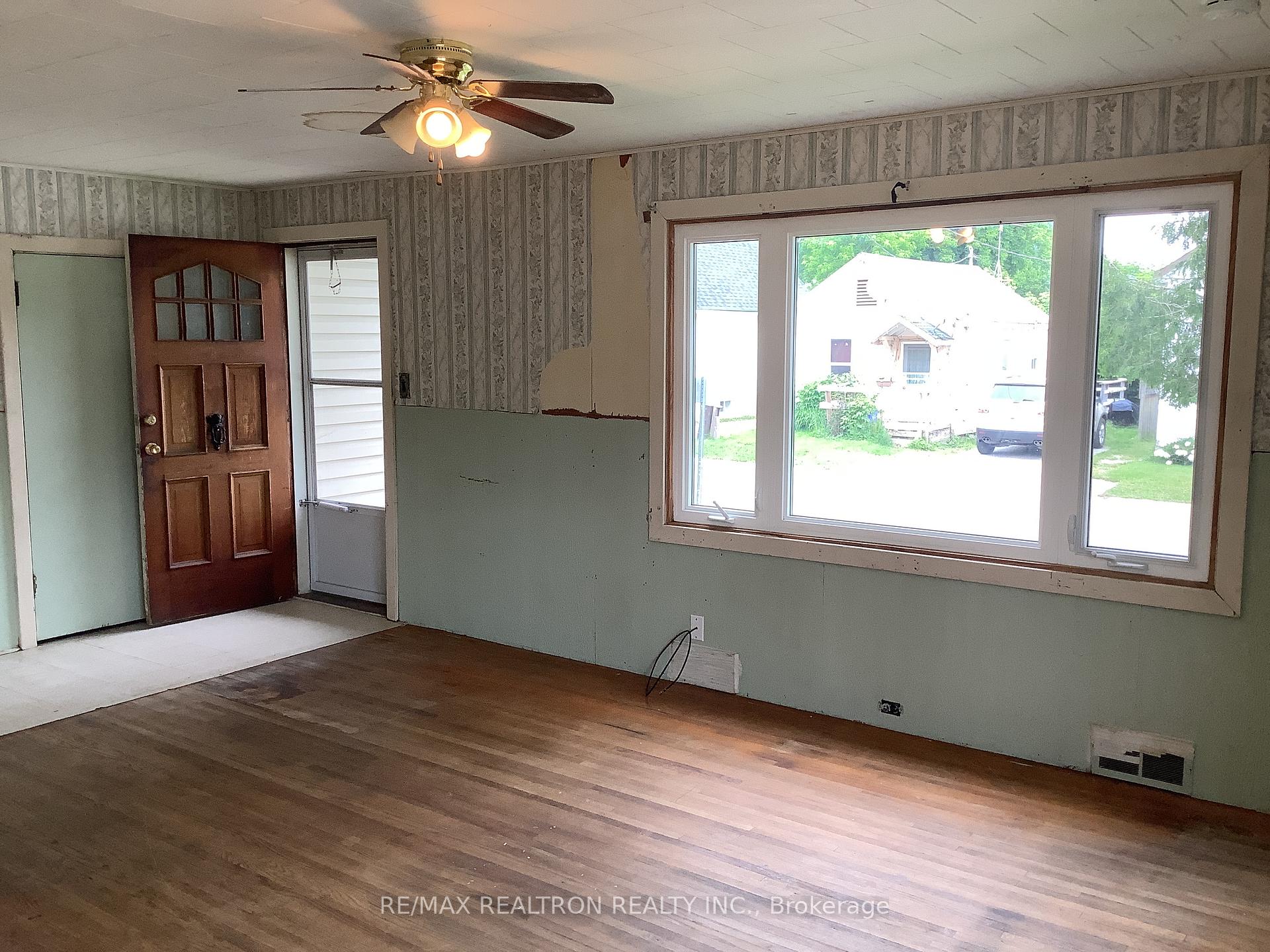 Photo 13 of 81 Dufferin Street, Orillia — HOMEH