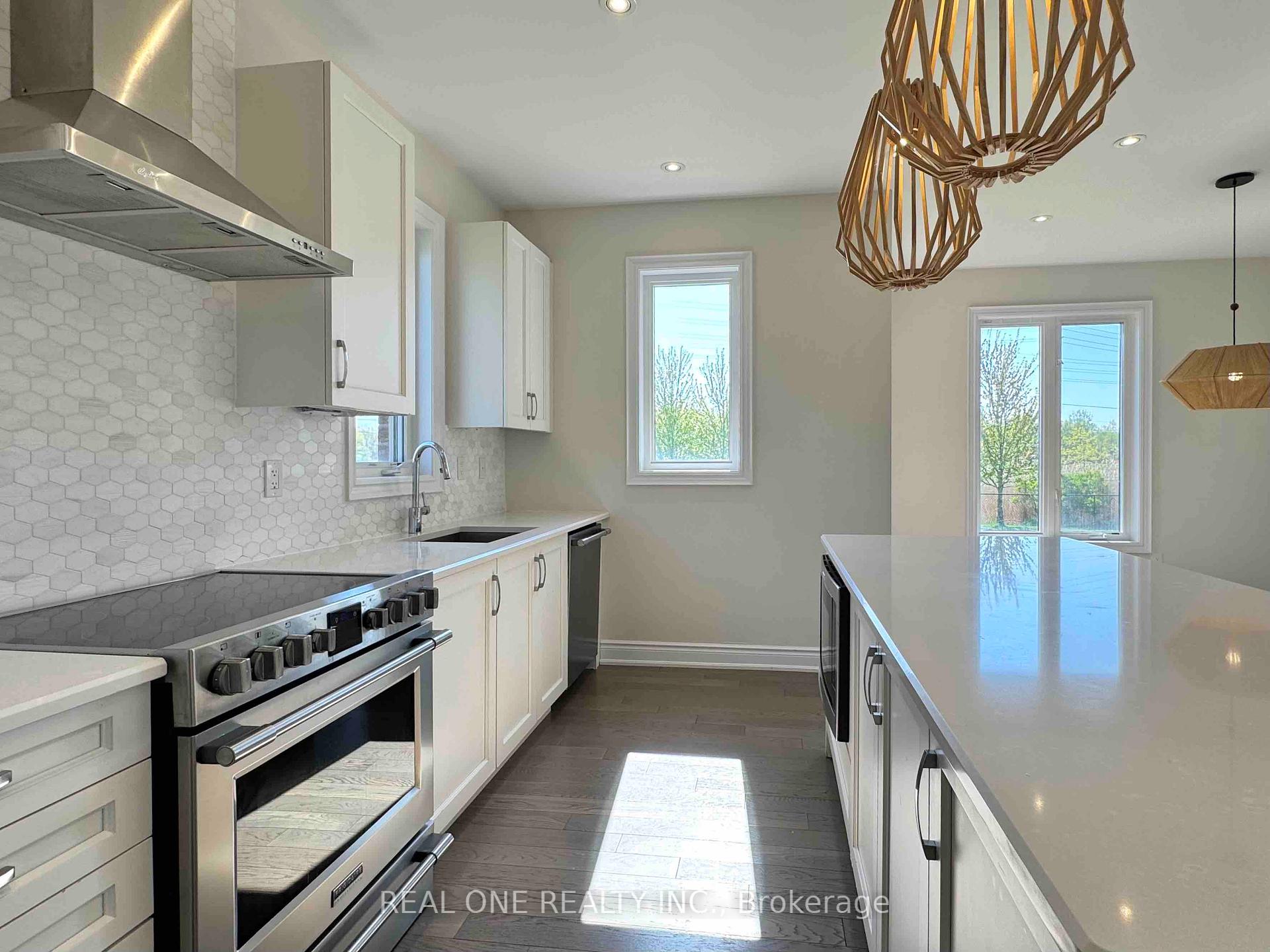 Photo 13 of 7570 Goldenrod Trail, Niagara Falls, Brown — HOMEH