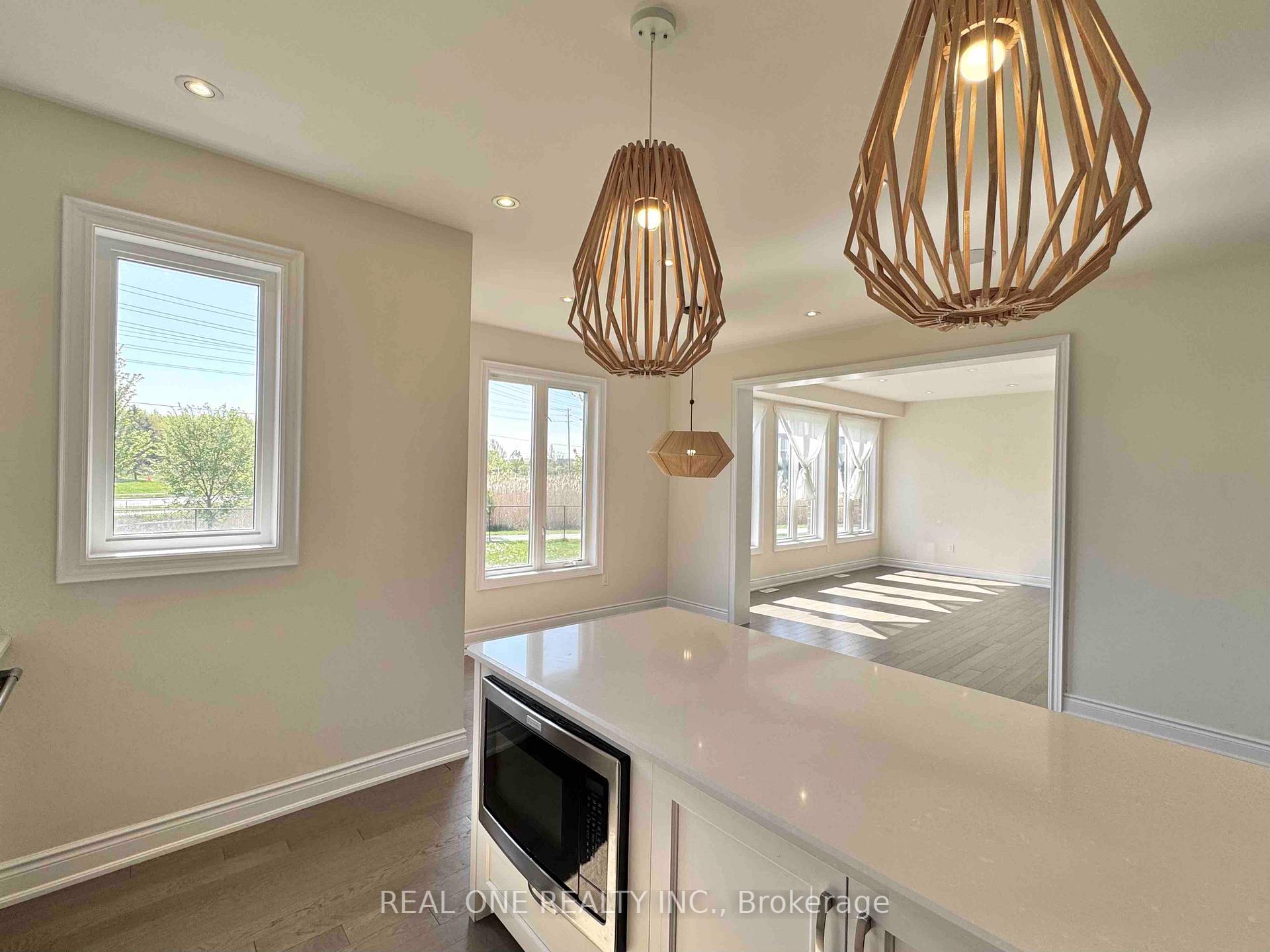 Photo 15 of 7570 Goldenrod Trail, Niagara Falls, Brown — HOMEH