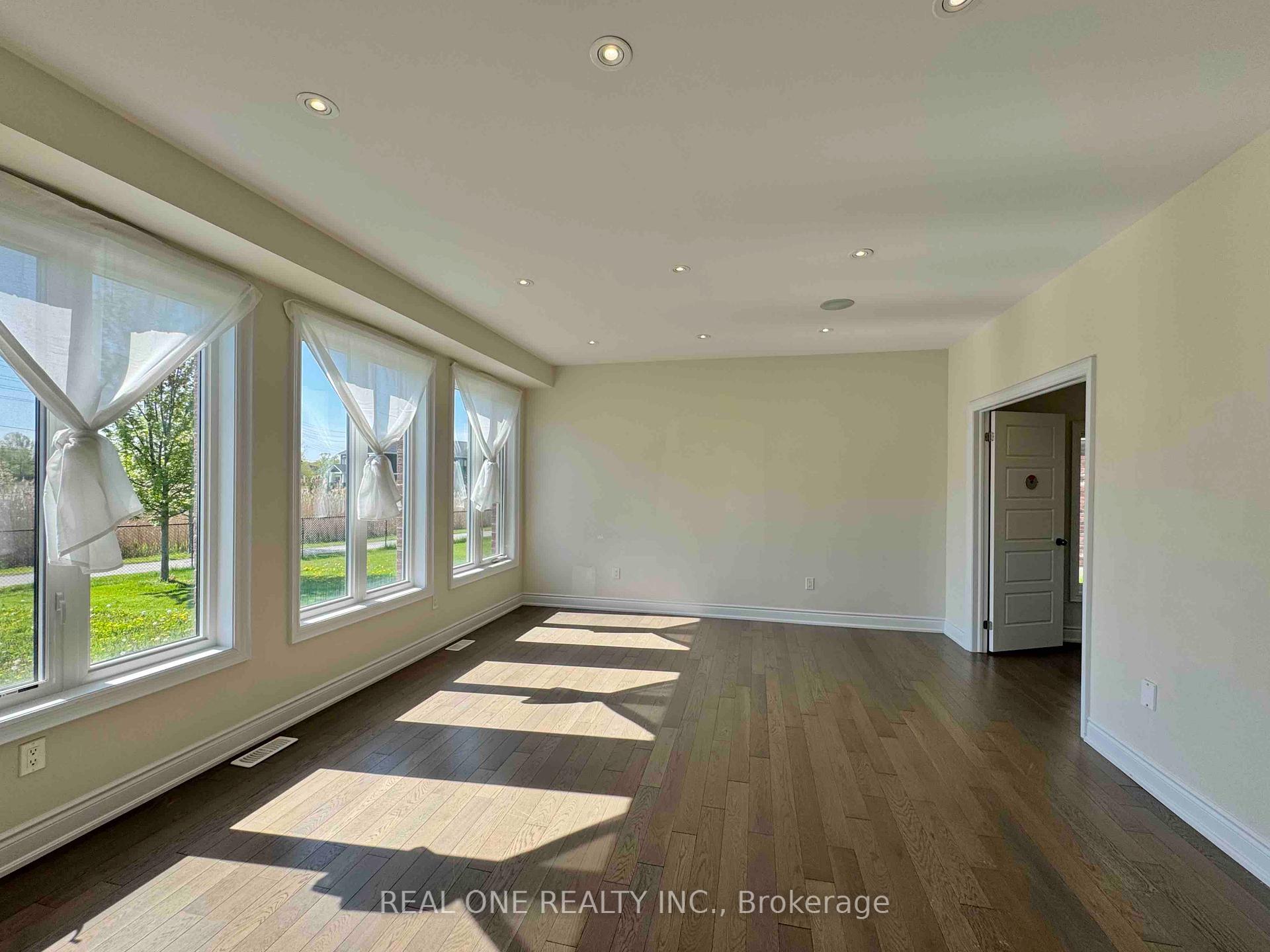 Photo 20 of 7570 Goldenrod Trail, Niagara Falls, Brown — HOMEH