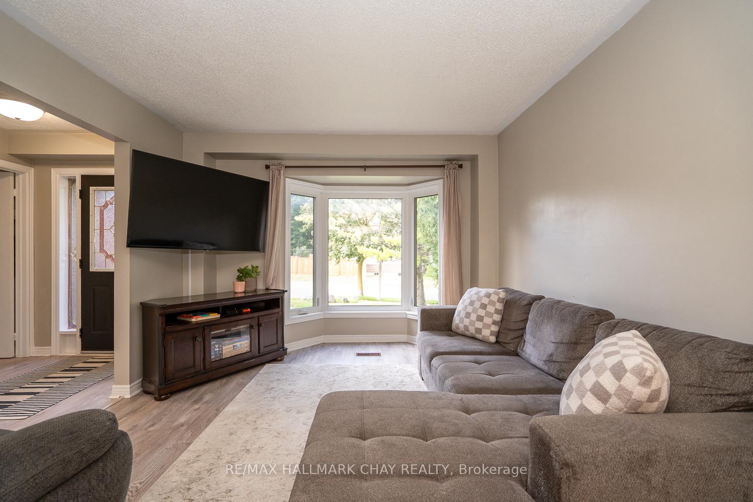 Photo 7 of 95 Banting Drive, New Tecumseth, Alliston — HOMEH