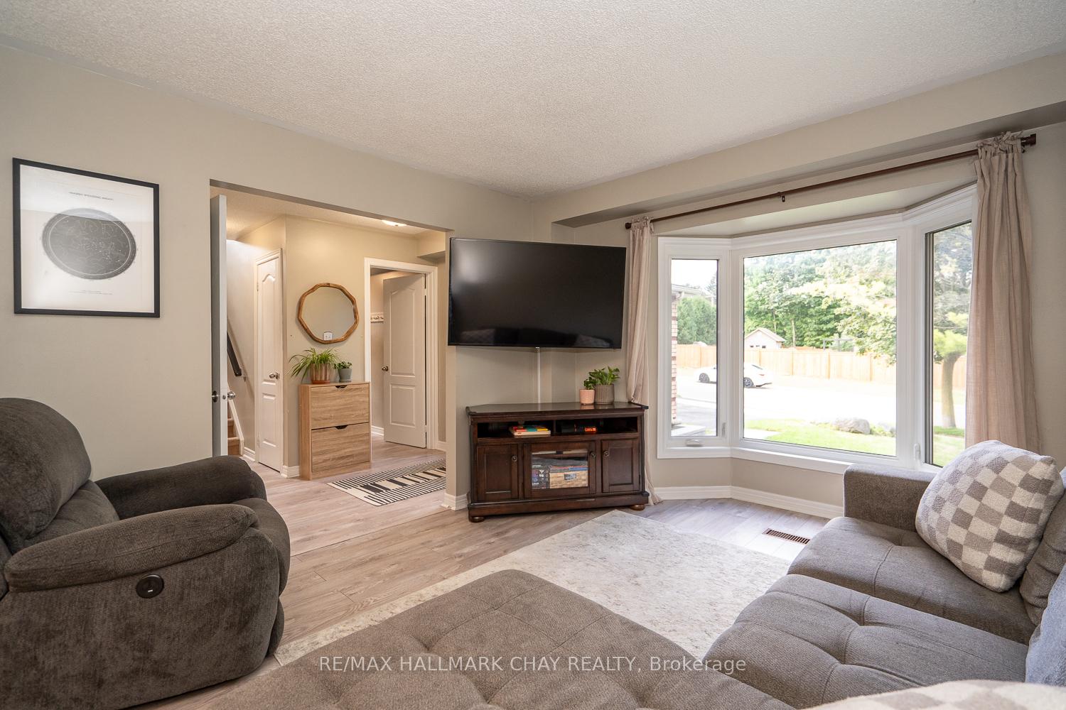 Photo 8 of 95 Banting Drive, New Tecumseth, Alliston — HOMEH