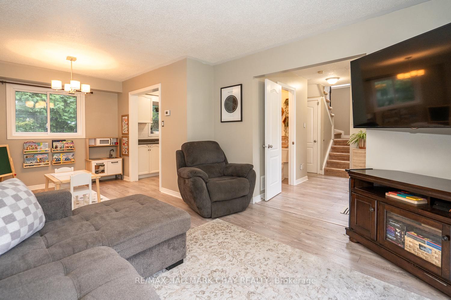 Photo 9 of 95 Banting Drive, New Tecumseth, Alliston — HOMEH