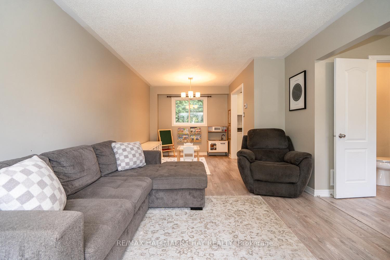 Photo 10 of 95 Banting Drive, New Tecumseth, Alliston — HOMEH