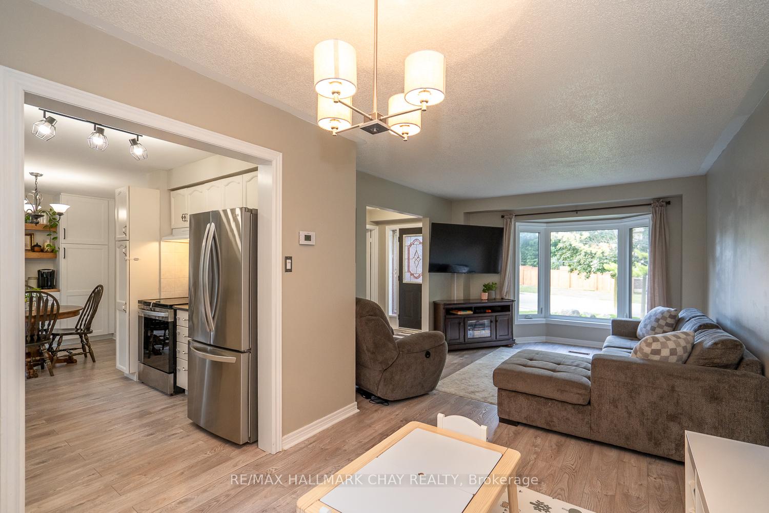 Photo 12 of 95 Banting Drive, New Tecumseth, Alliston — HOMEH