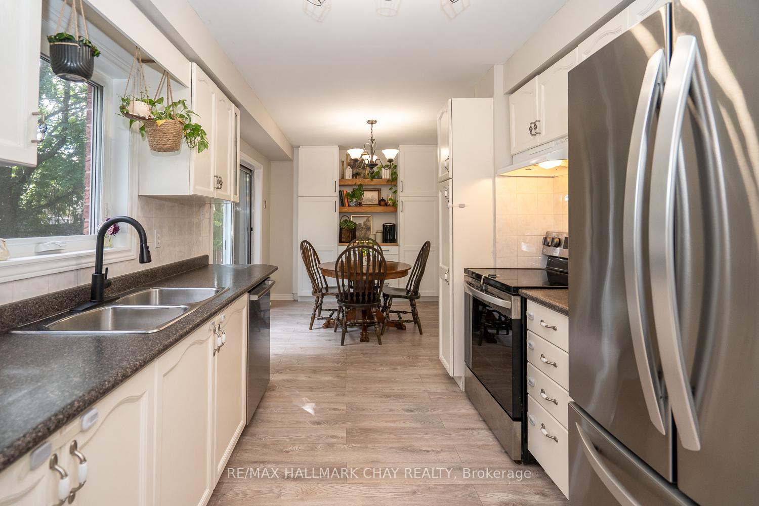 Photo 13 of 95 Banting Drive, New Tecumseth, Alliston — HOMEH