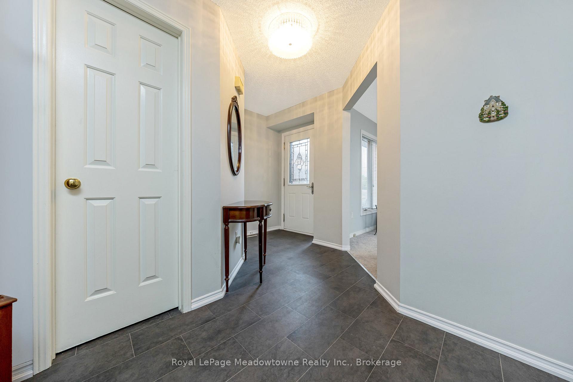Photo 5 of Unit 6, 500 Silverthorne Crescent, Mississauga, Hurontario — HOMEH