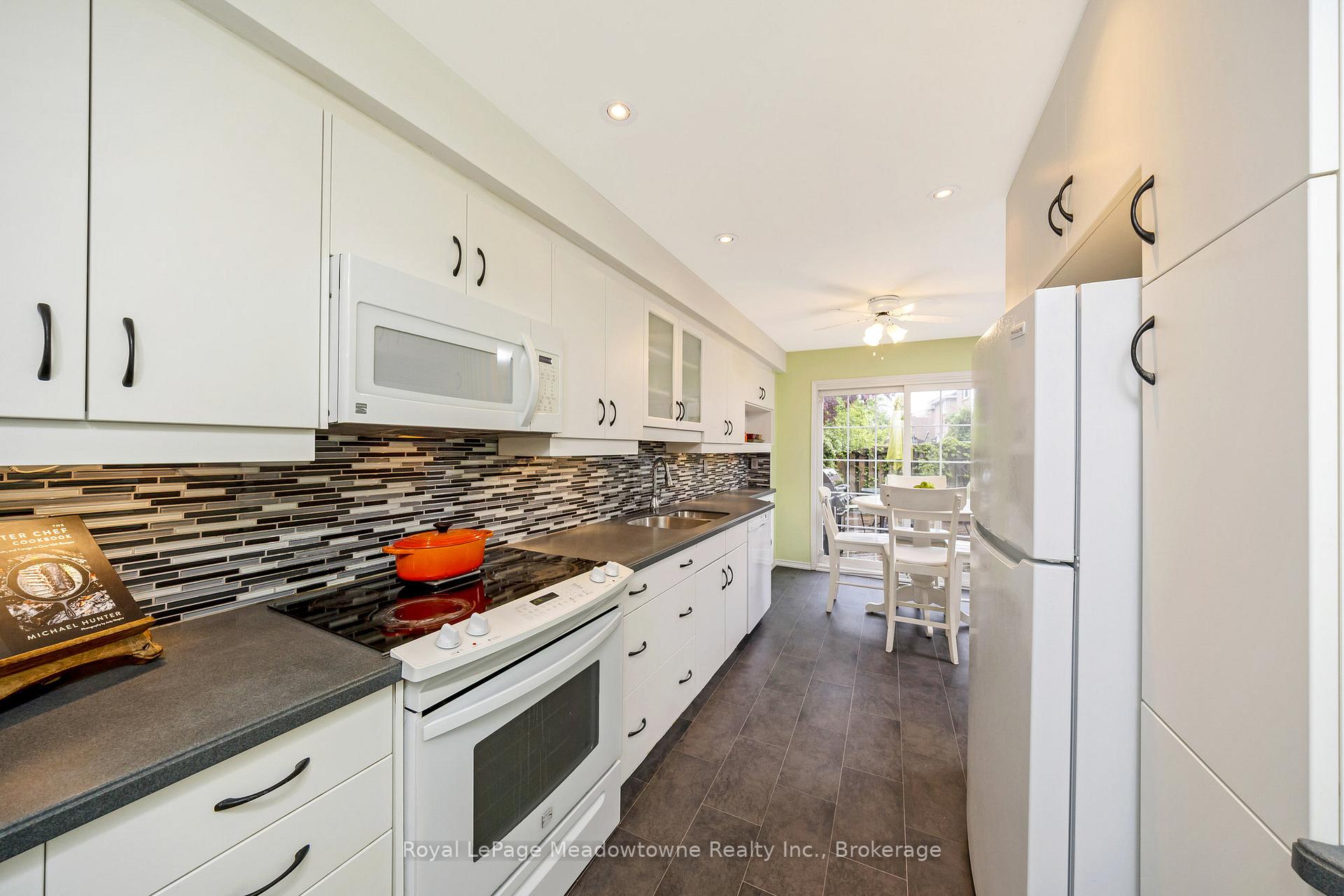 Photo 9 of Unit 6, 500 Silverthorne Crescent, Mississauga, Hurontario — HOMEH