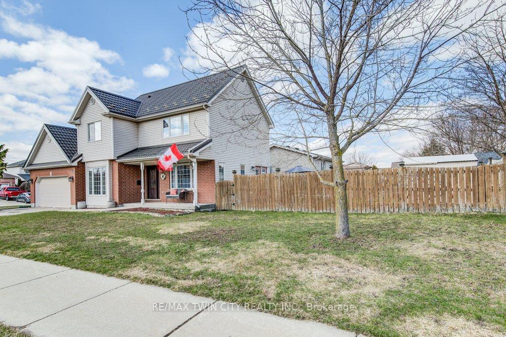 Photo 3 of 705 Lavery Street, North Perth, Listowel — HOMEH