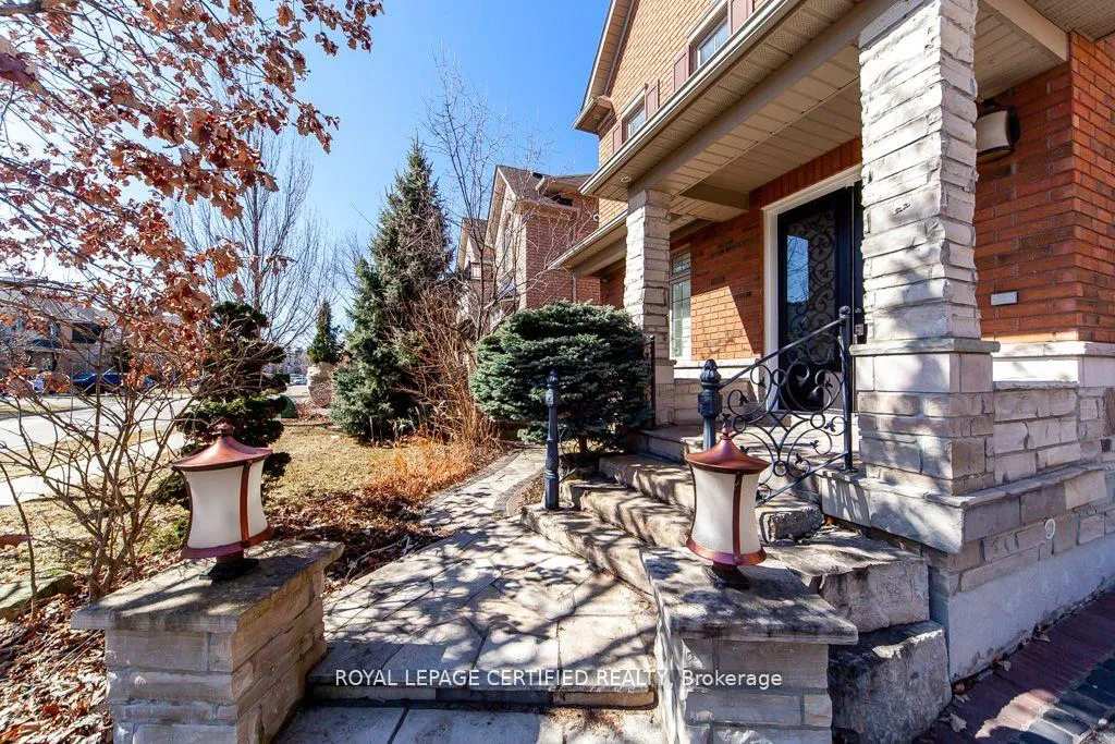 Photo 2 of 3420 Mistwell Crescent, Oakville, Bronte — HOMEH