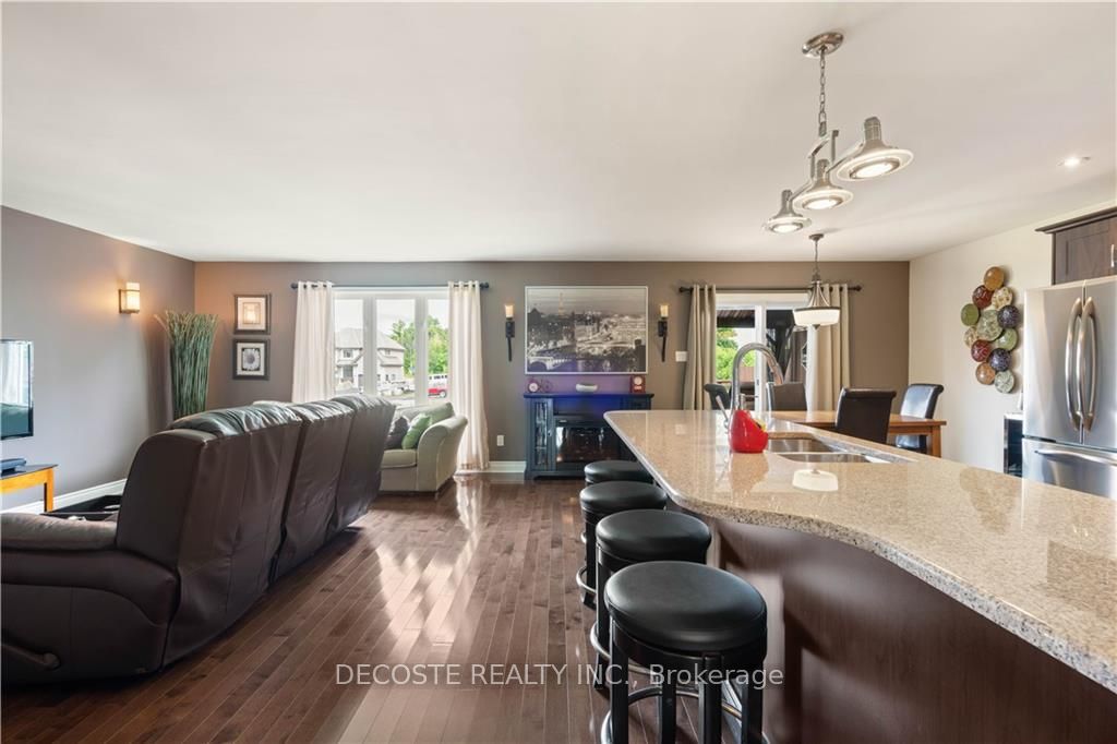 Photo 5 of 133 St George Street E, North Glengarry, Alexandria — HOMEH