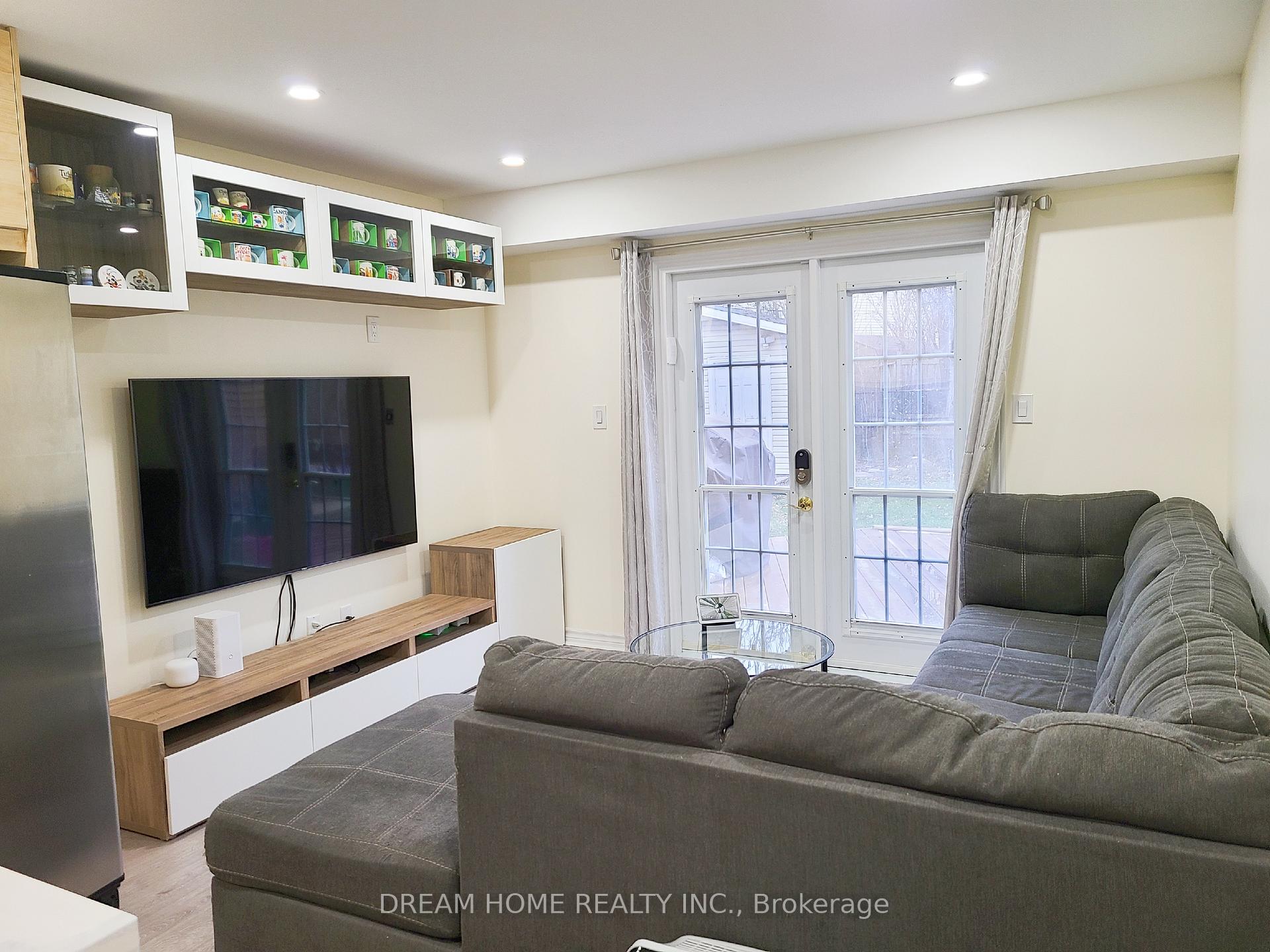 Photo 9 of 6452 Chaumont Crescent, Mississauga, Meadowvale Village — HOMEH