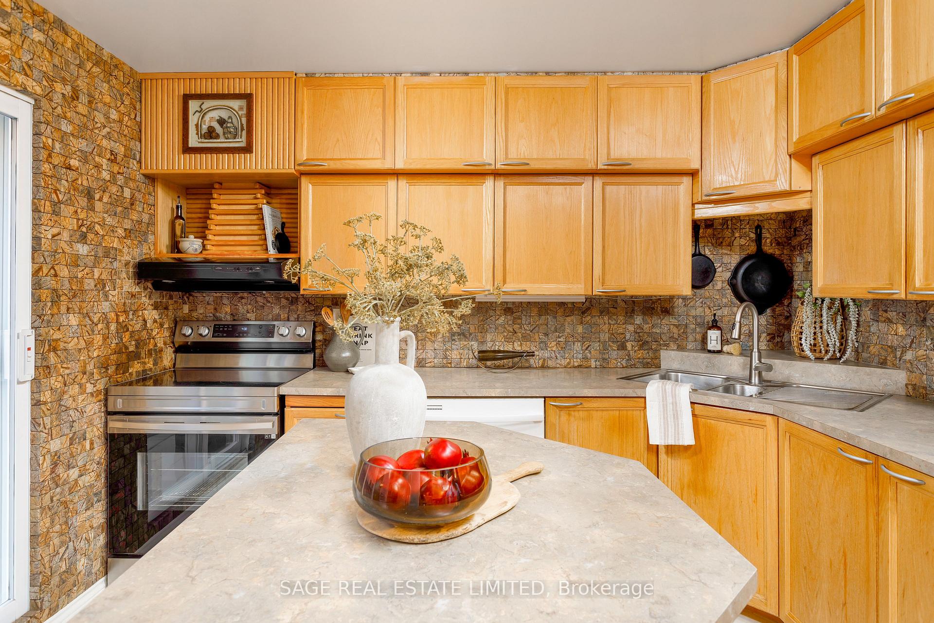 Photo 2 of 4102 Taffey Crescent, Mississauga, Erin Mills — HOMEH