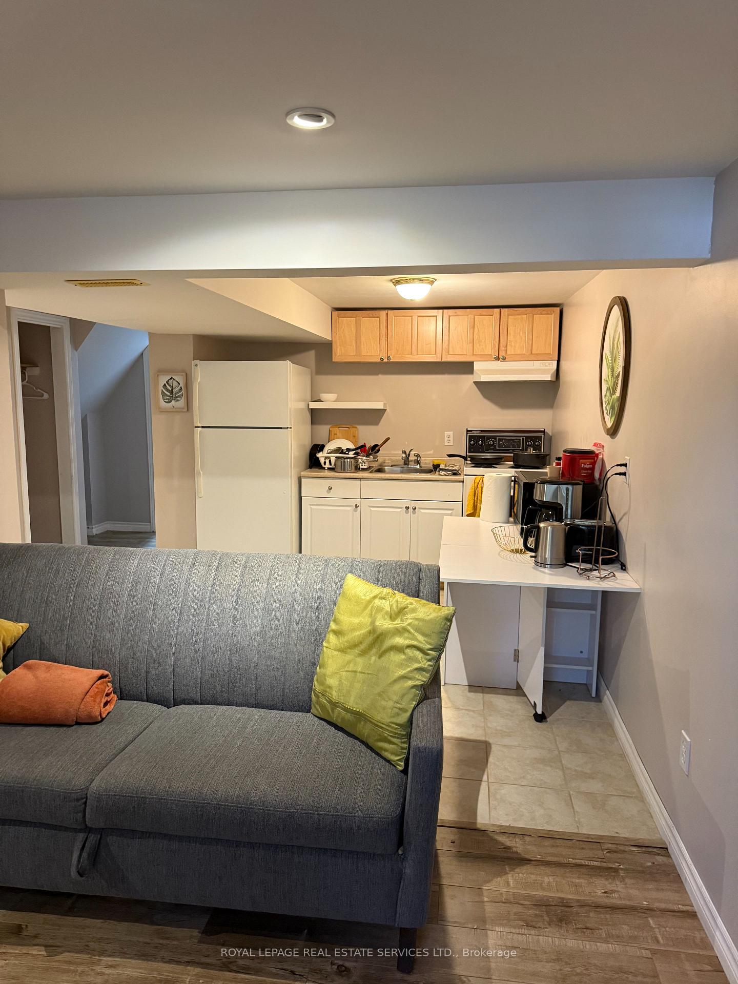 Photo 3 of 2402 Belyea Street, Oakville, Bronte — HOMEH