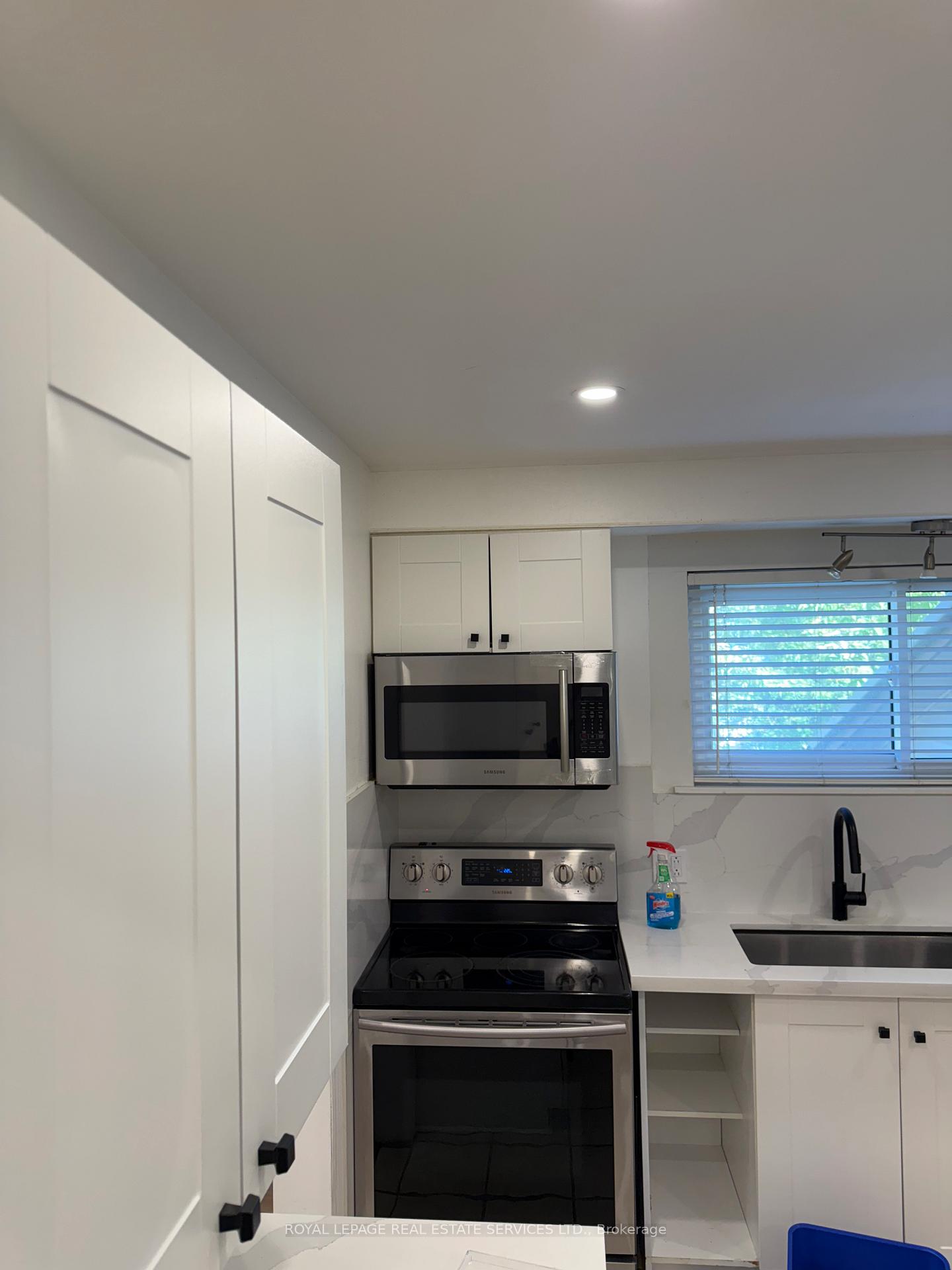 Photo 15 of 2402 Belyea Street, Oakville, Bronte — HOMEH