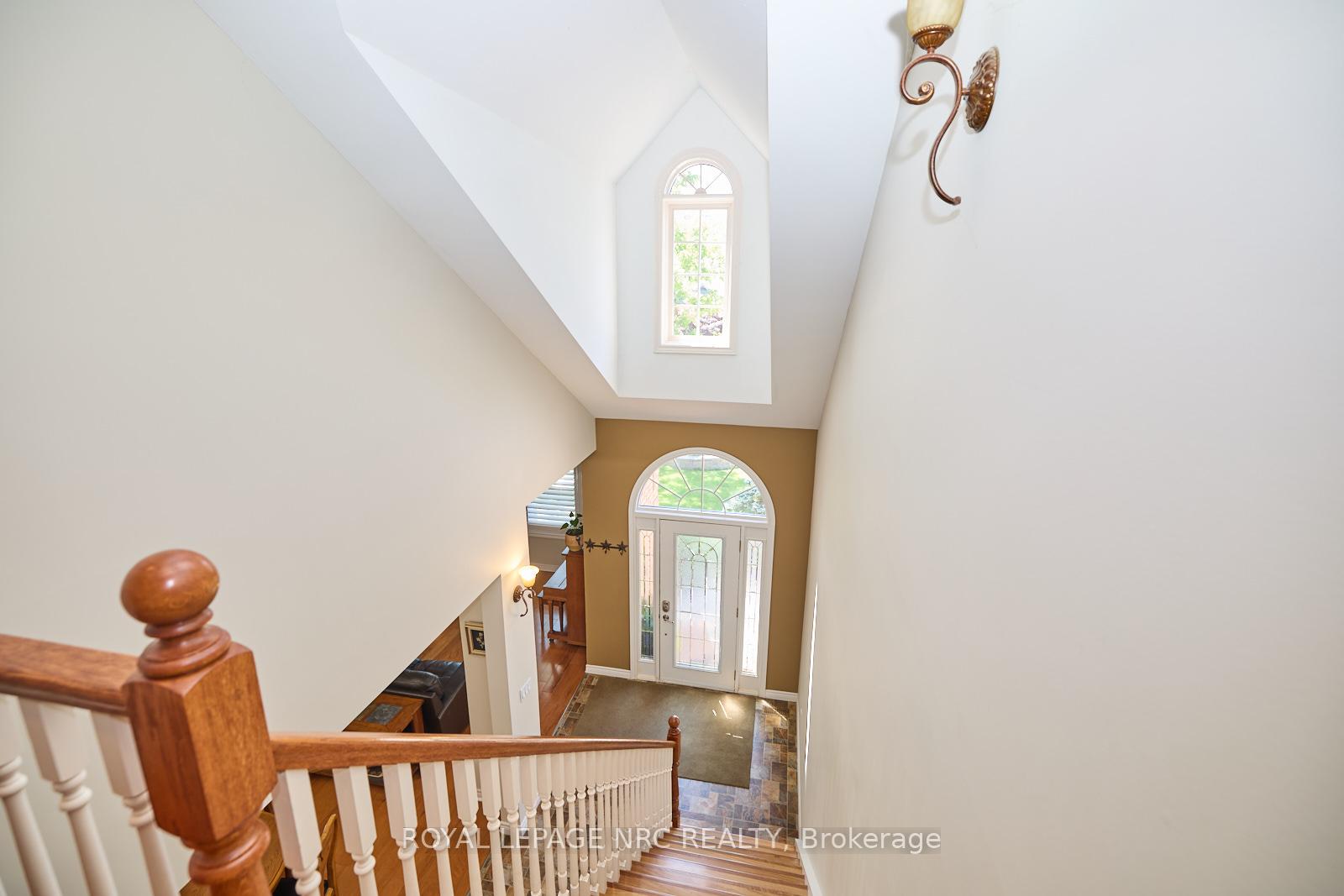 Photo 10 of 7 Scottdale Court, Pelham, Fonthill — HOMEH