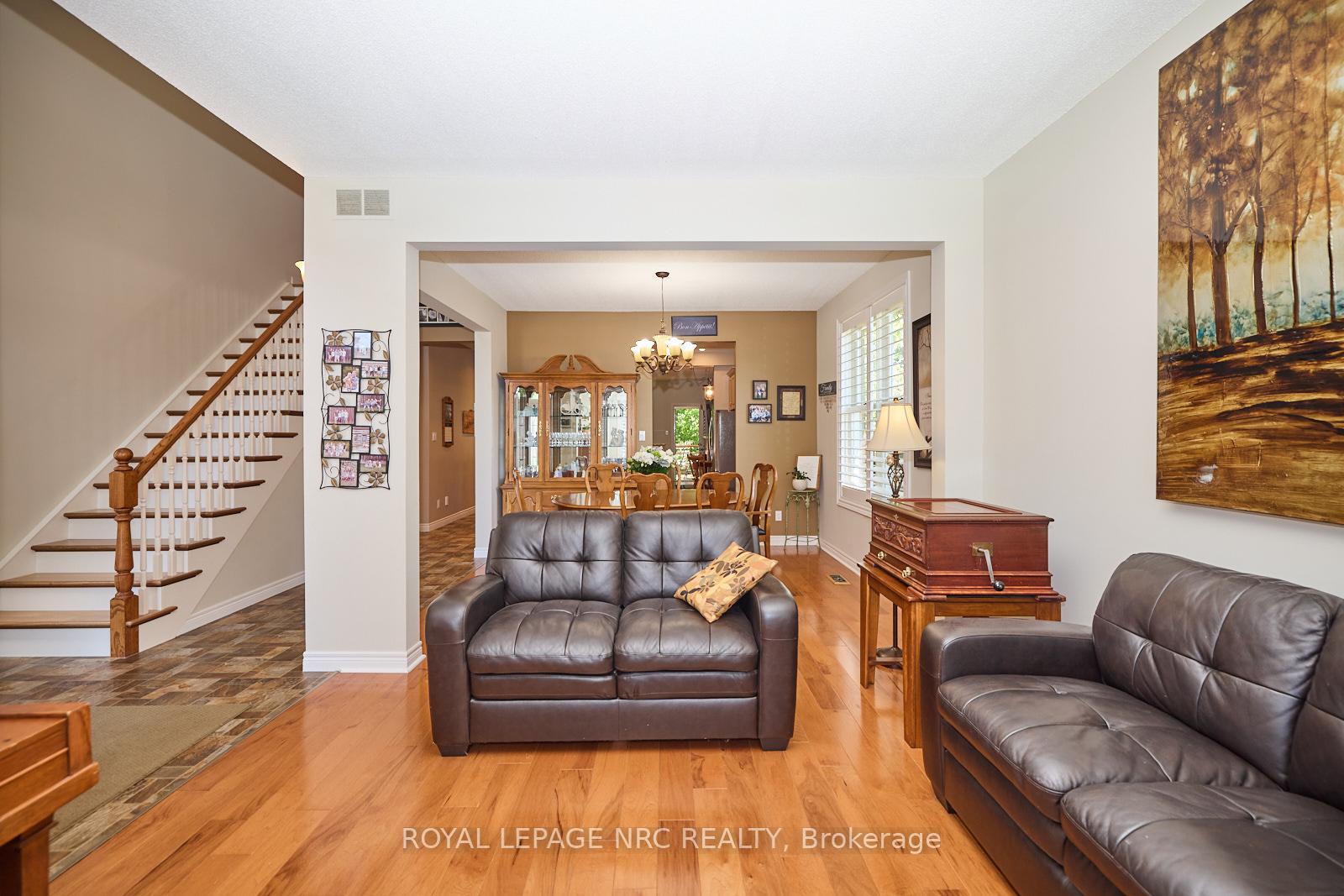 Photo 11 of 7 Scottdale Court, Pelham, Fonthill — HOMEH