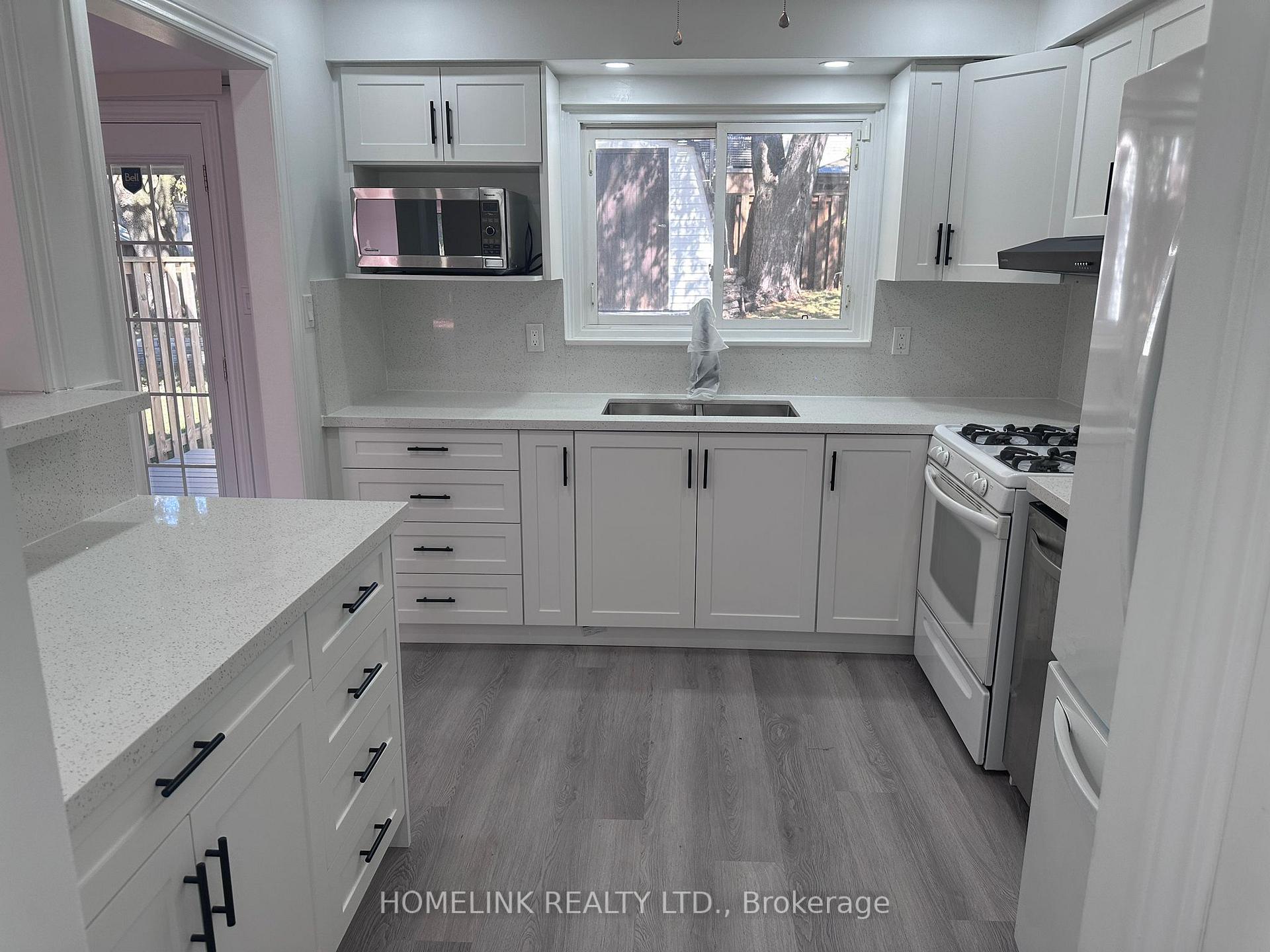 Photo 3 of 330 Ormond Drive, Oshawa, Samac — HOMEH