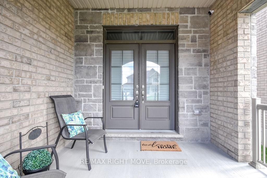 Photo 2 of 3117 Orion Boulevard, Orillia — HOMEH