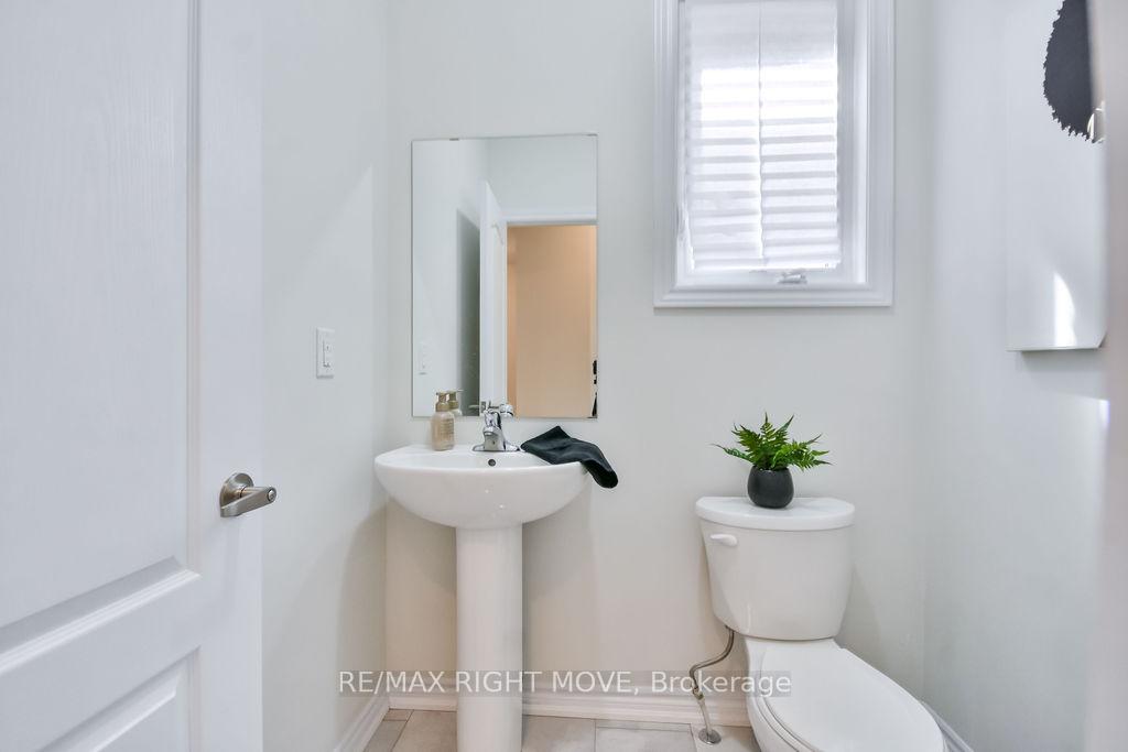 Photo 5 of 3117 Orion Boulevard, Orillia — HOMEH
