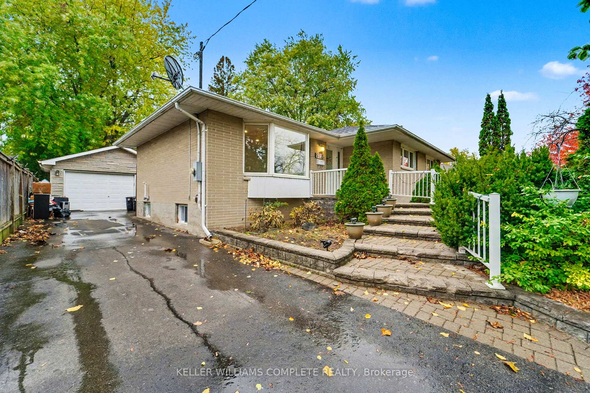 Photo 2 of 512 Finucane Street, Oshawa, McLaughlin — HOMEH