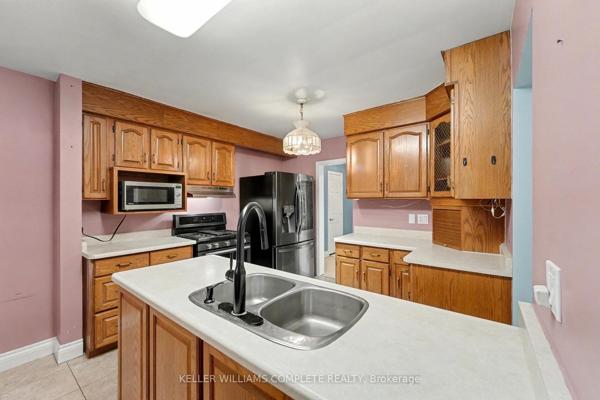 Photo 15 of 512 Finucane Street, Oshawa, McLaughlin — HOMEH