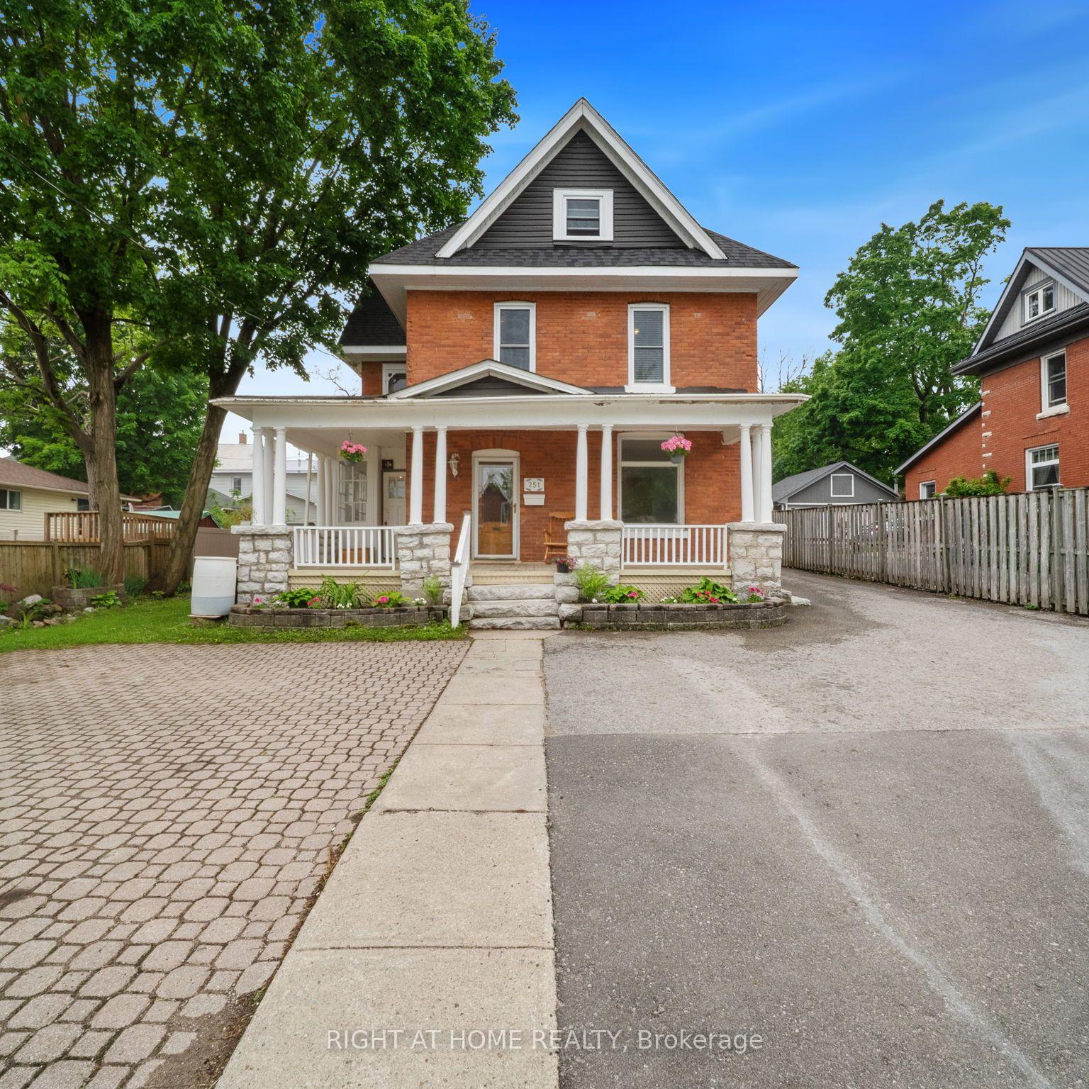 Front of 251 Laclie Street