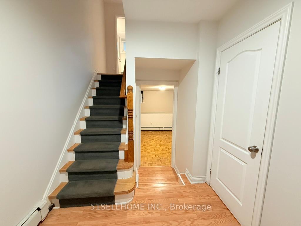 Photo 2 of 2062 Worthington Drive, Oakville, Bronte — HOMEH