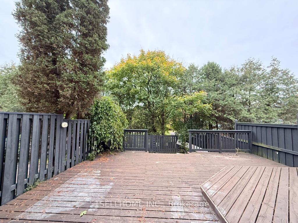 Photo 3 of 2062 Worthington Drive, Oakville, Bronte — HOMEH