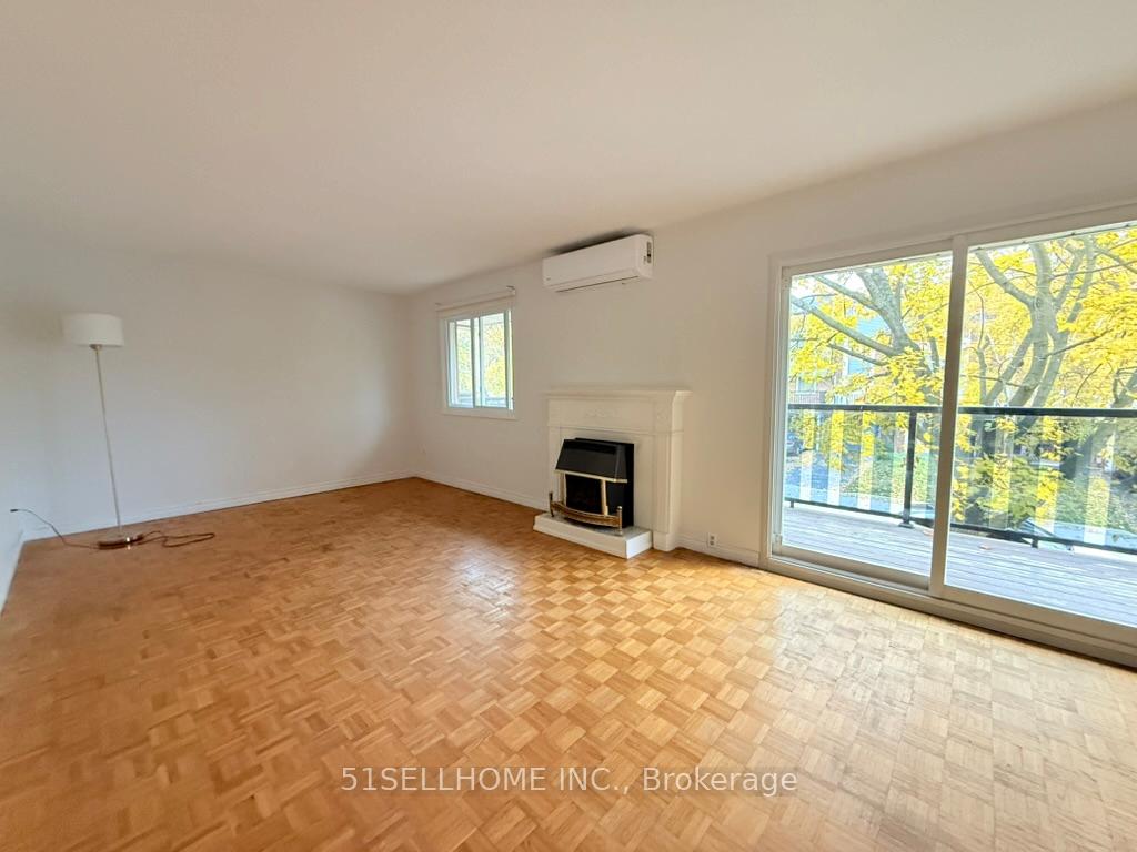 Photo 4 of 2062 Worthington Drive, Oakville, Bronte — HOMEH