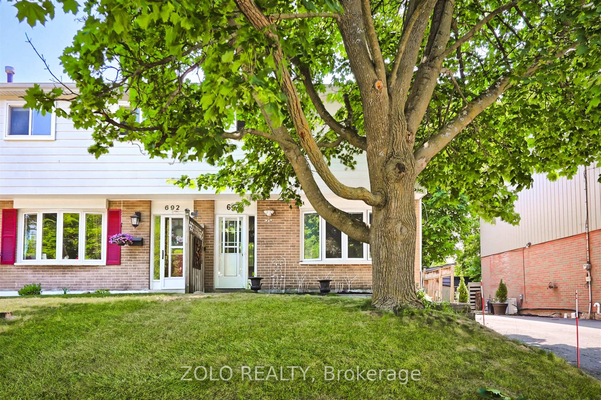 Front of 690 Elgin Street
