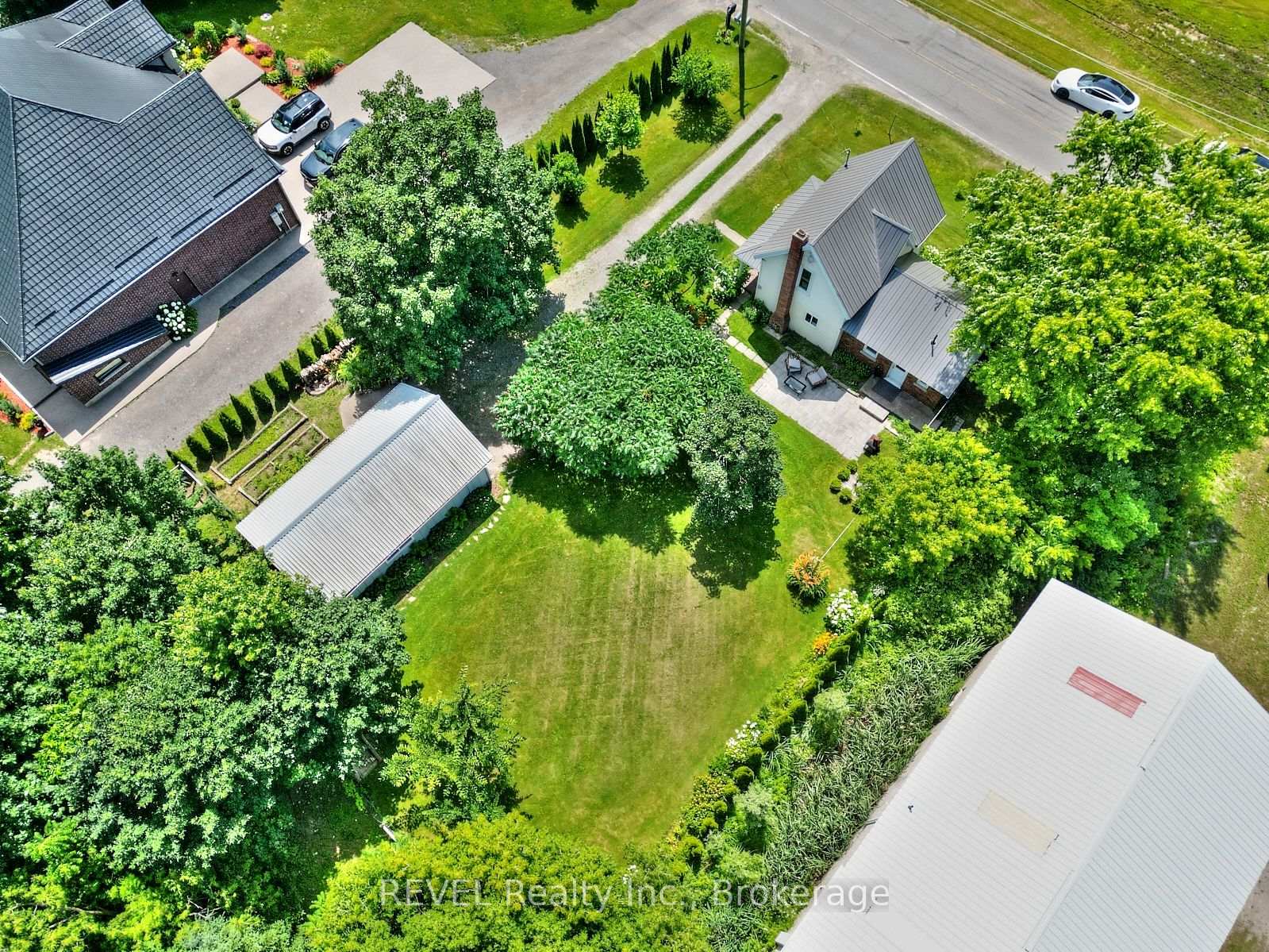 Photo 2 of 1819 Balfour Street, Pelham, North Pelham — HOMEH